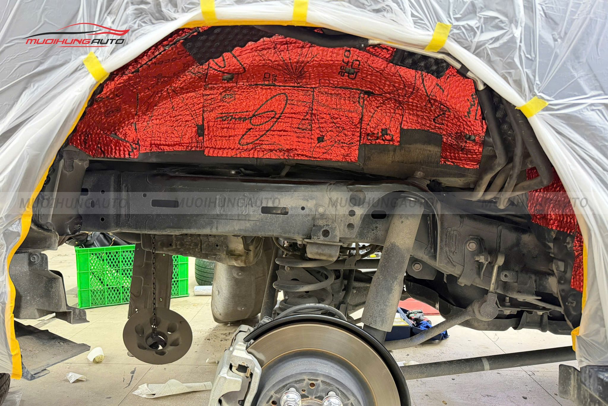 Cách âm hốc bánh Toyota Land Cruiser LC300 2024