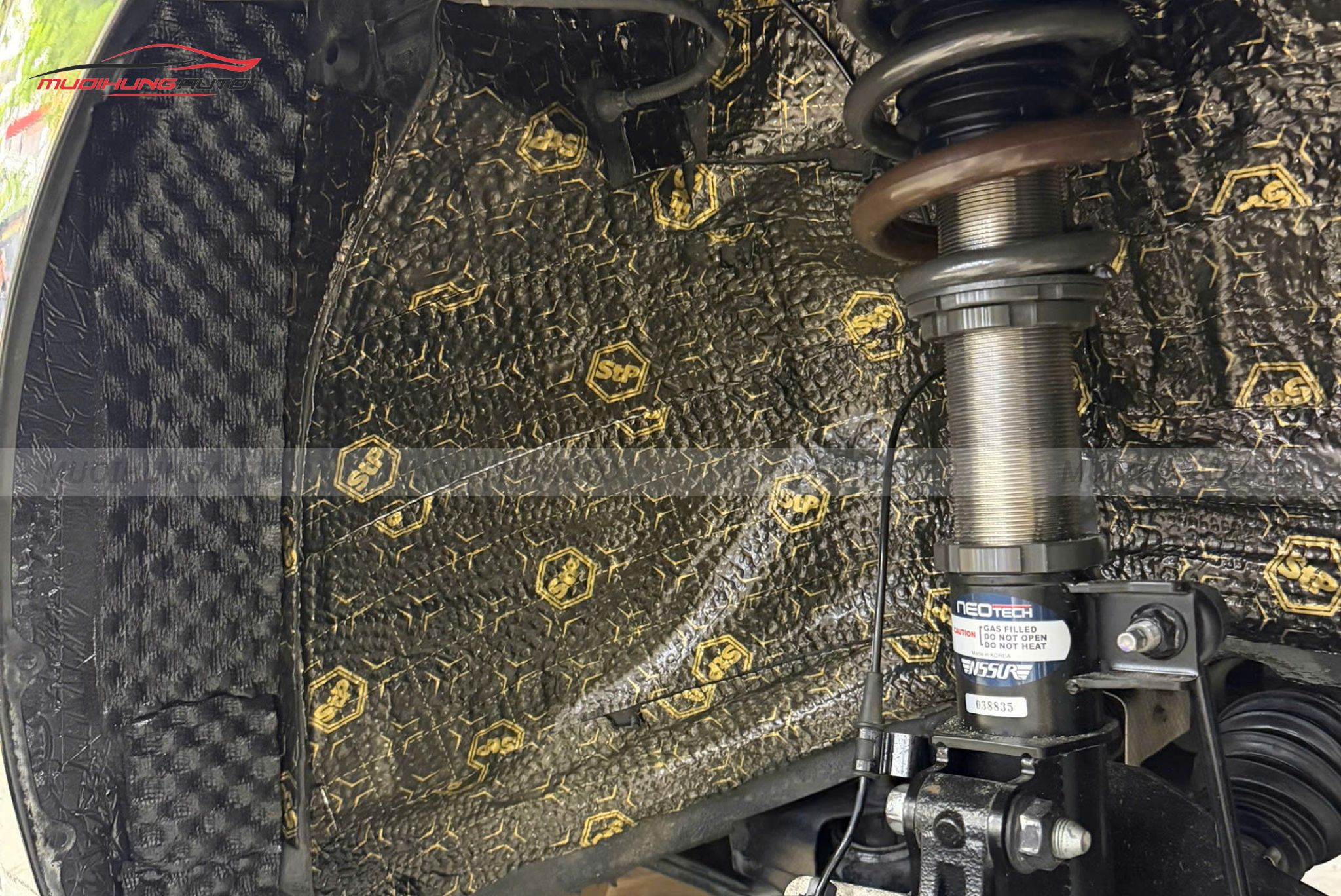 Cách âm hốc bánh xe Kia Carnival 2022