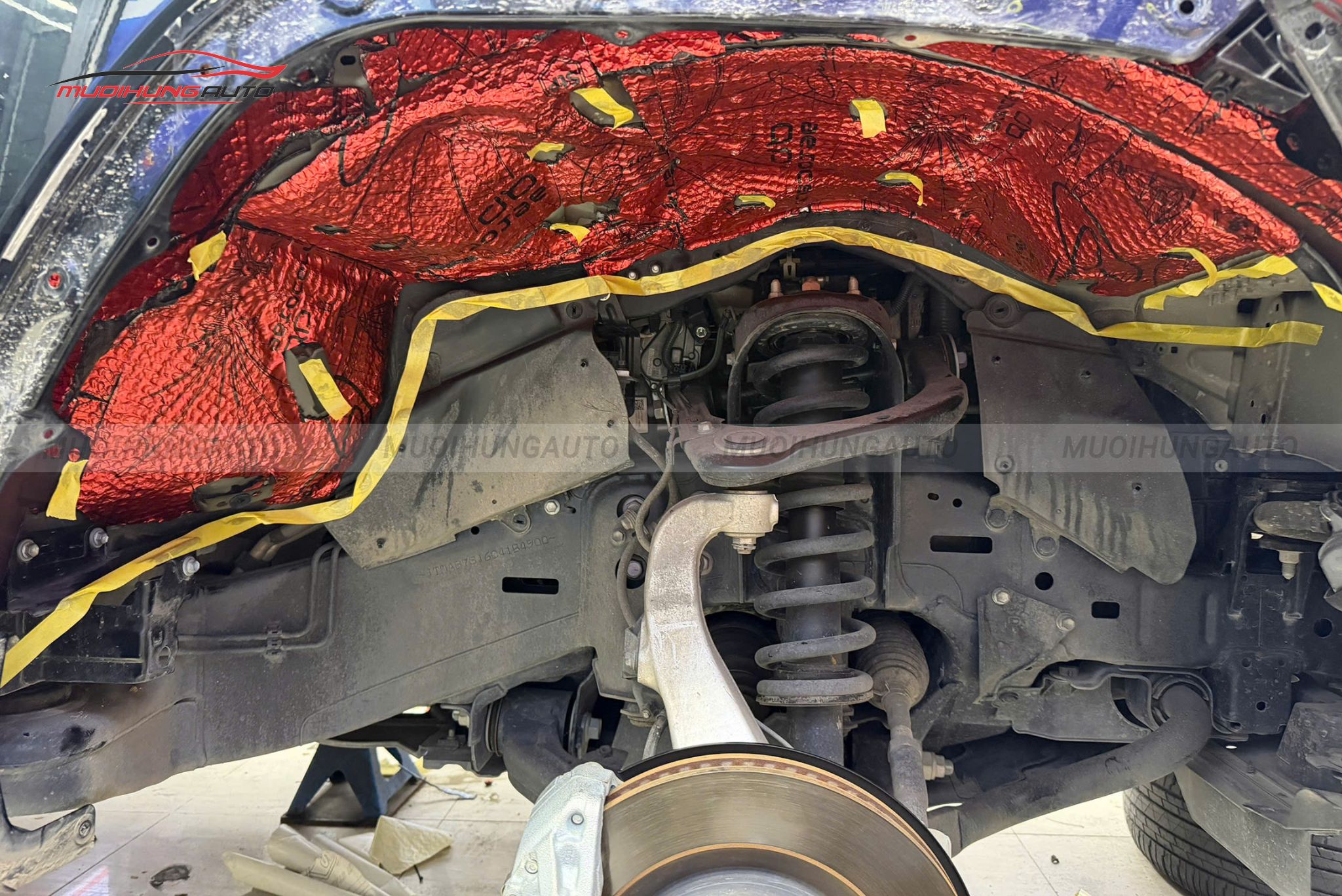 Cách âm hốc bánh xe Toyota Land Cruiser LC300 2024