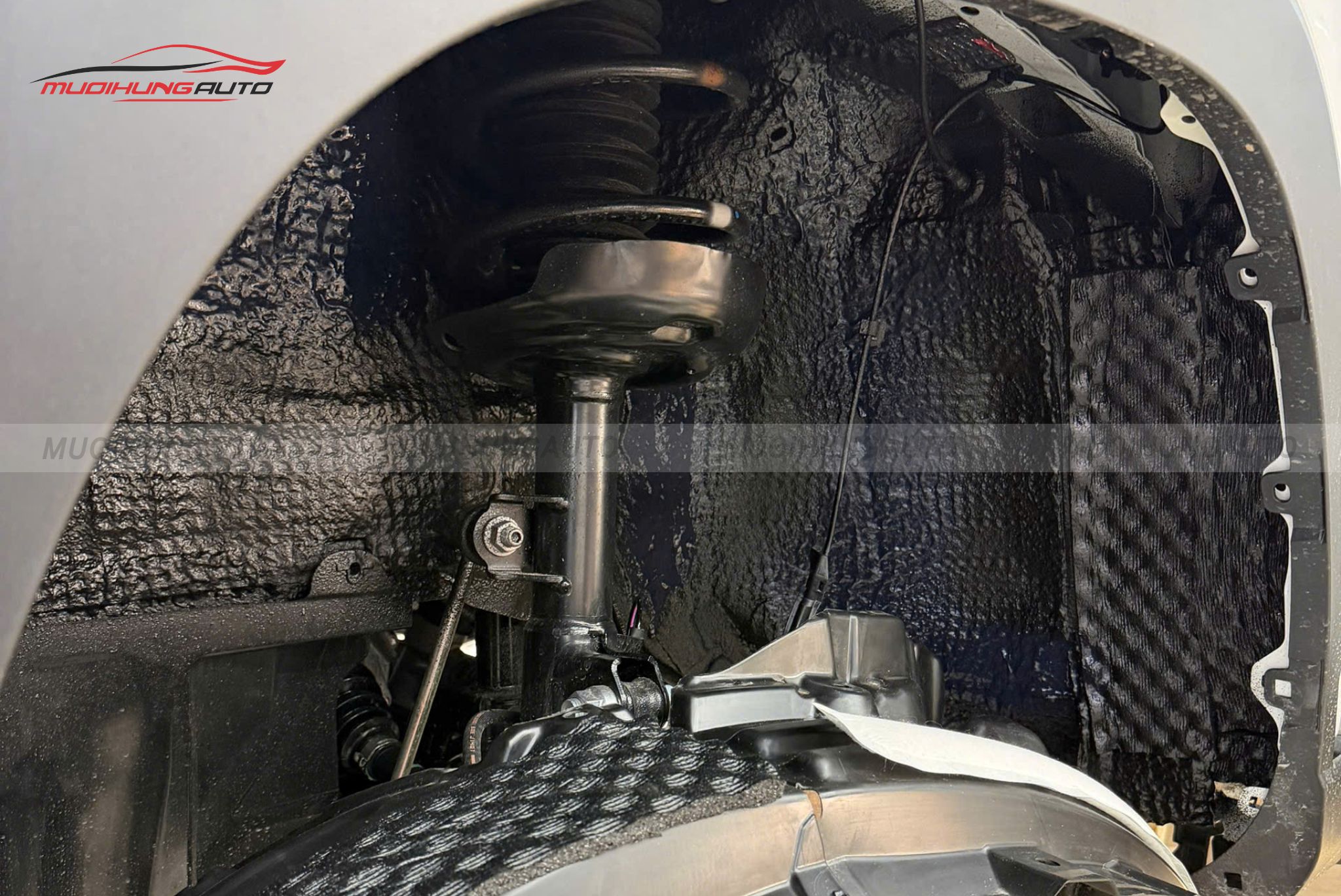 Cách âm hốc lốp Toyota Corolla Cross 2025