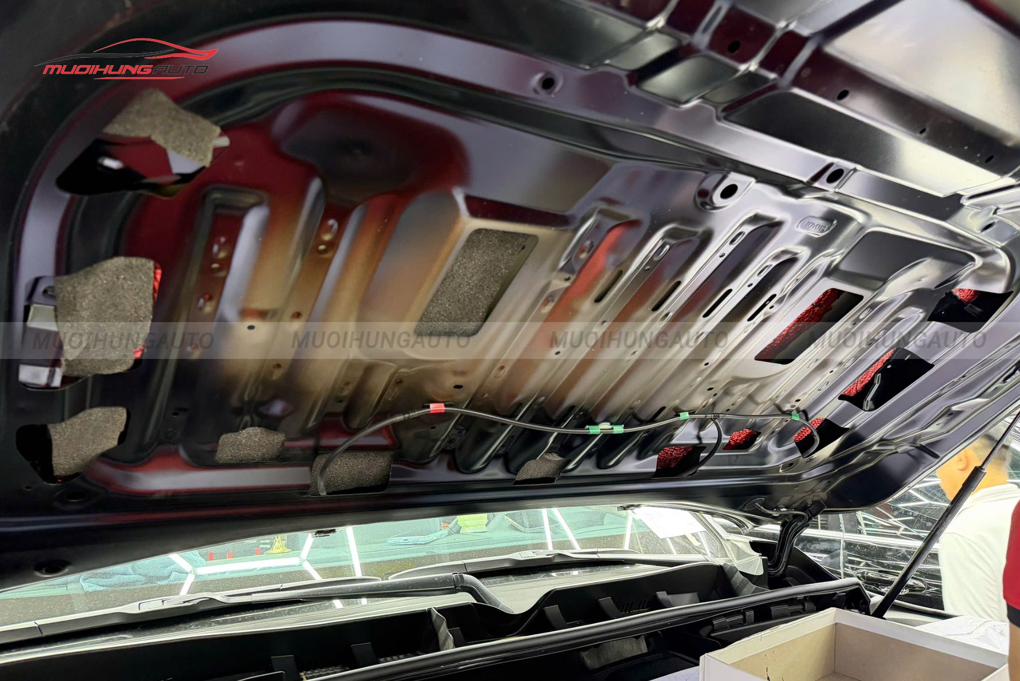 Cách âm nắp capo Toyota Land Cruiser LC300 2024