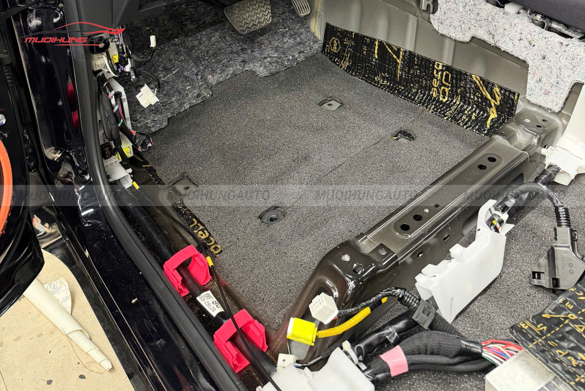 Cách âm sàn xe cho Toyota Land Cruiser LC300 2024