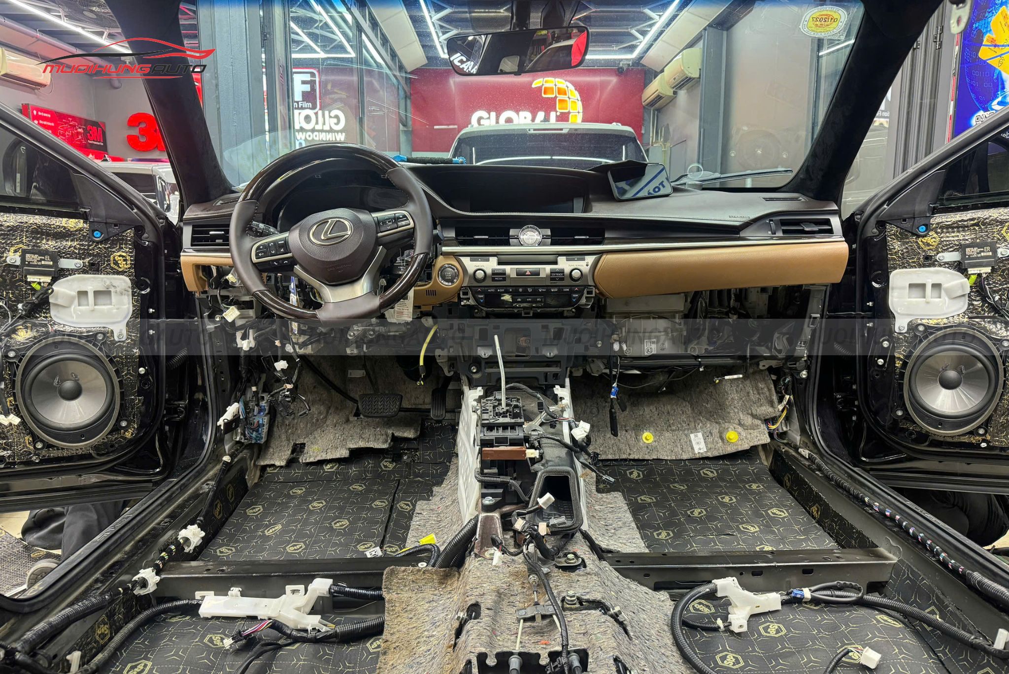 Cách âm sàn xe hơi Lexus ES250