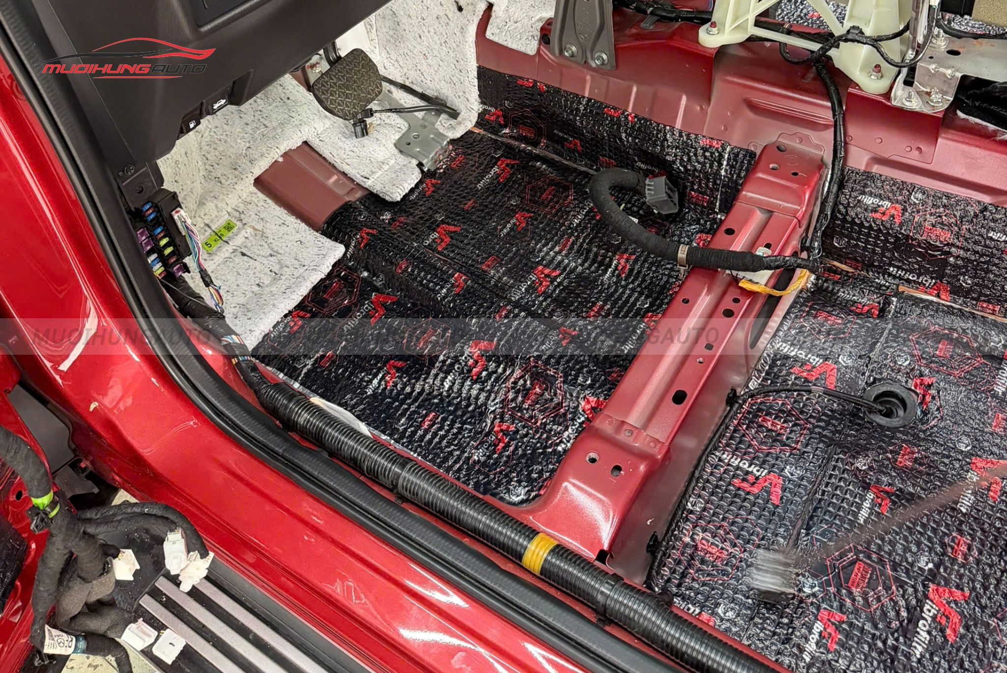 Cách âm sàn xe hơi Mazda CX-5 2022