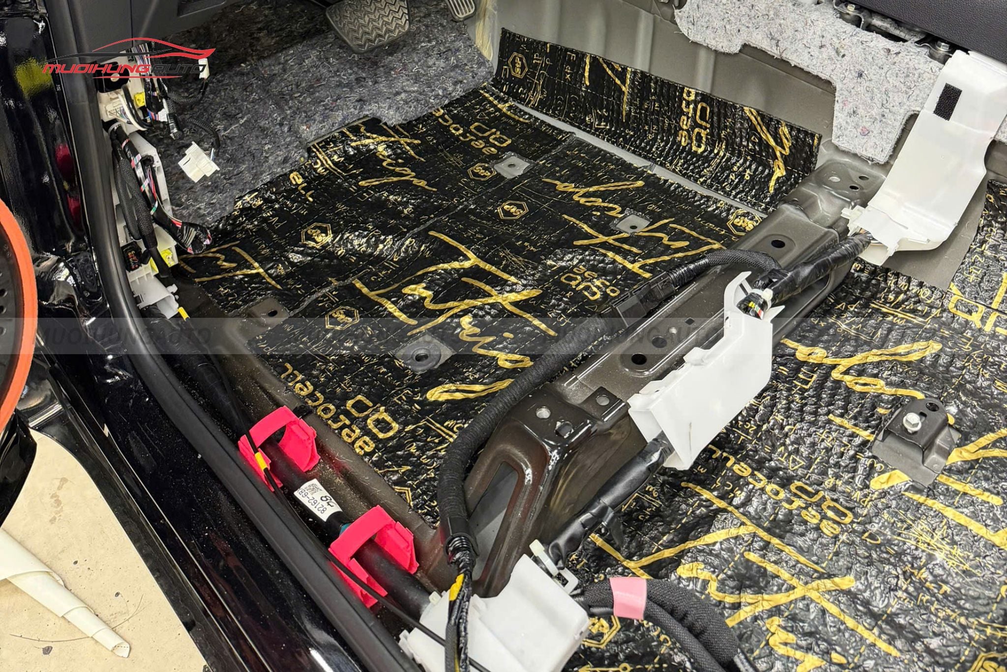 Cách âm sàn xe hơi Toyota Land Cruiser LC300 2024