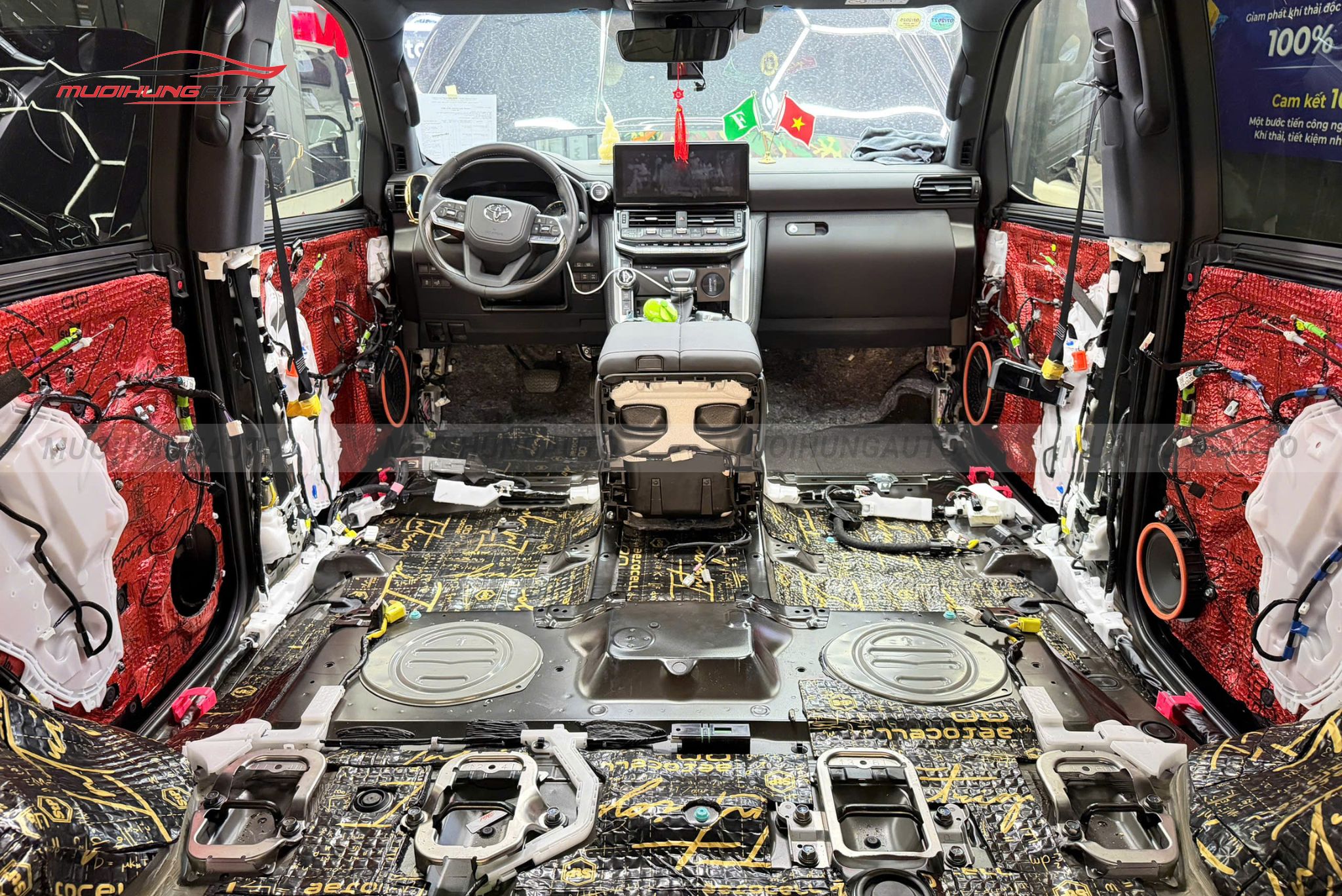 Cách âm sàn xe Toyota Land Cruiser LC300 2024
