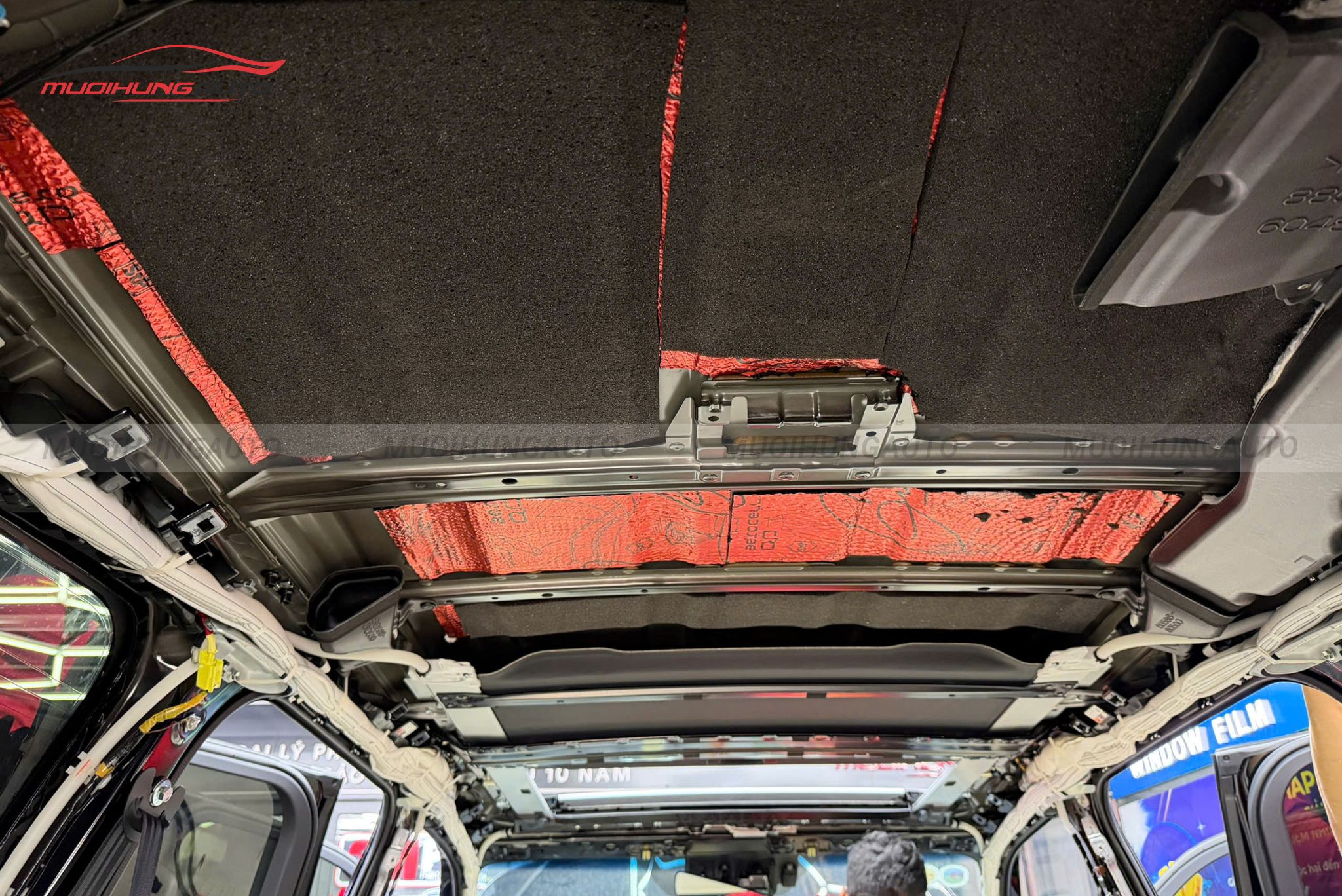 Cách âm trần xe Toyota Land Cruiser LC300 2024