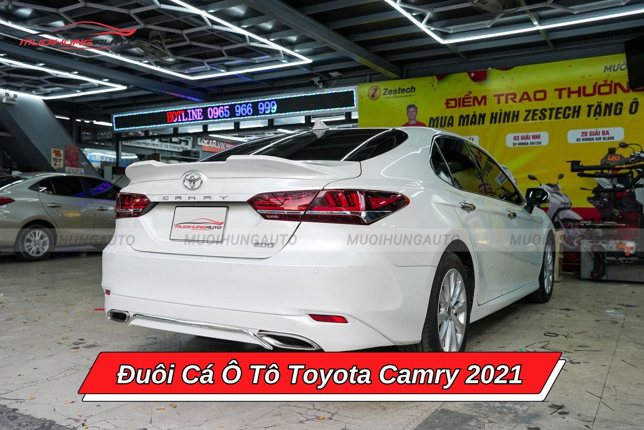 Cánh đuôi ô tô Toyota Camry 2021