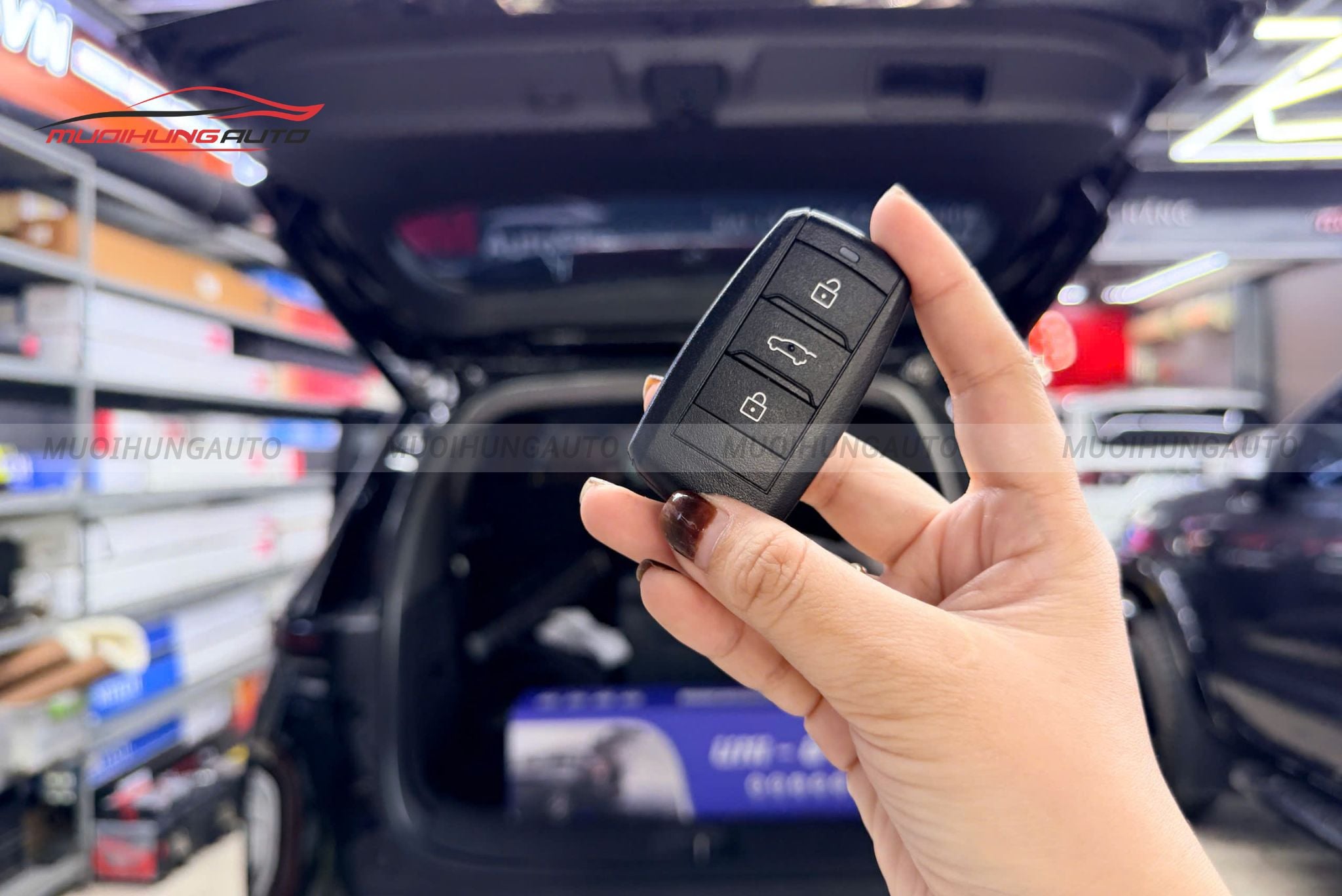 Cốp điện xe hơi Vinfast MPV7