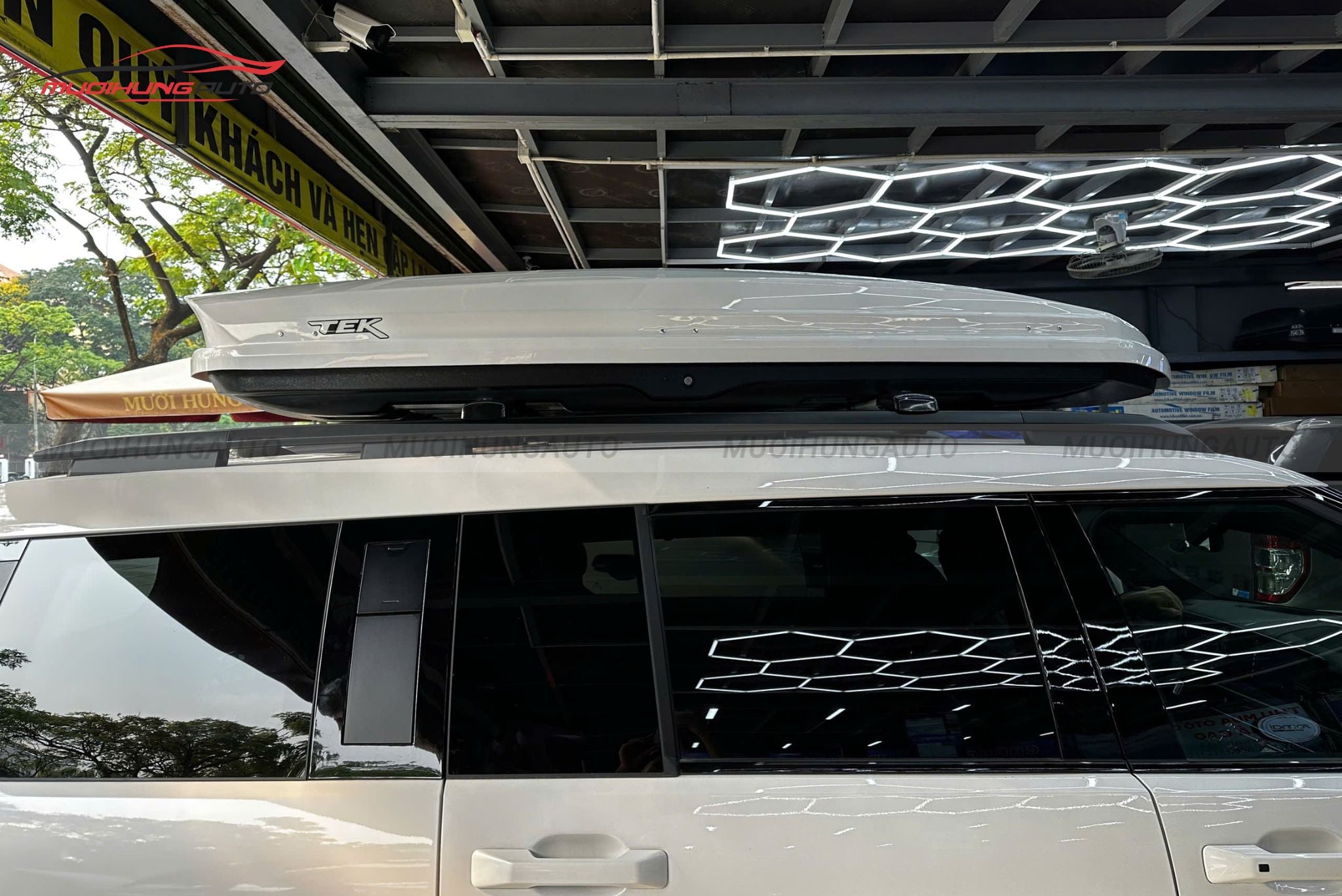 Cốp nóc phi thuyền Hyundai Santafe 2025