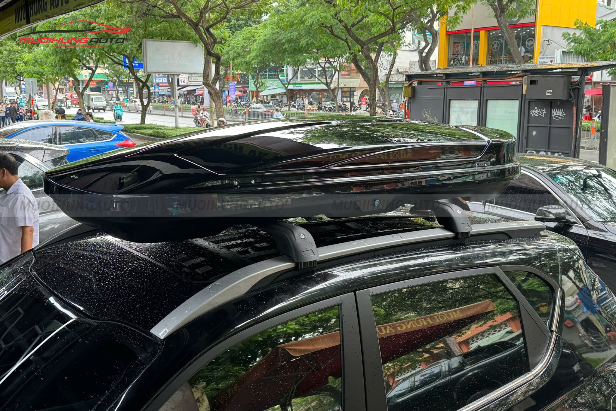 Cốp nóc phi thuyền Kia Sonet 2022