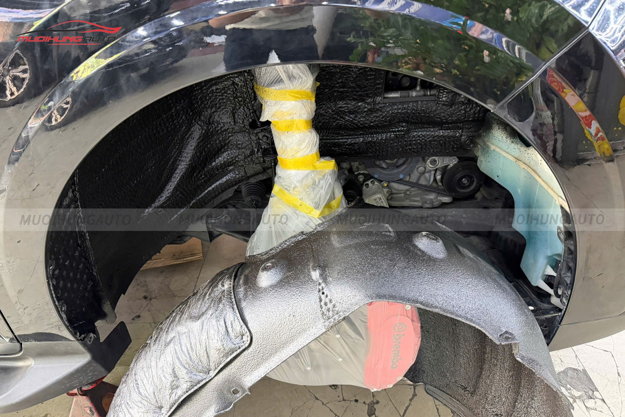 Dán cách âm hốc bánh xe Kia Carnival 2022