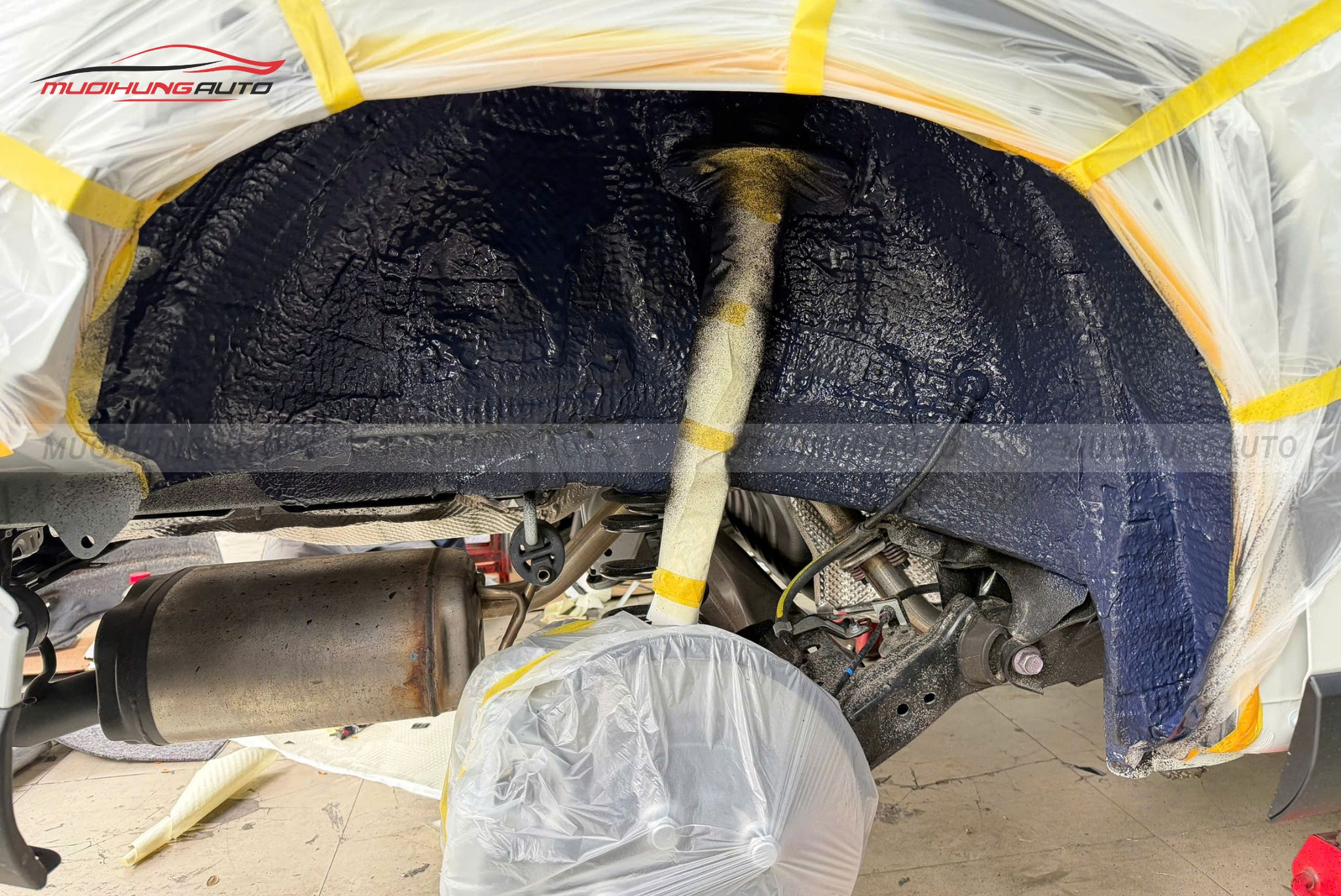 Dán cách âm hốc bánh xe Toyota Corolla Cross 2025