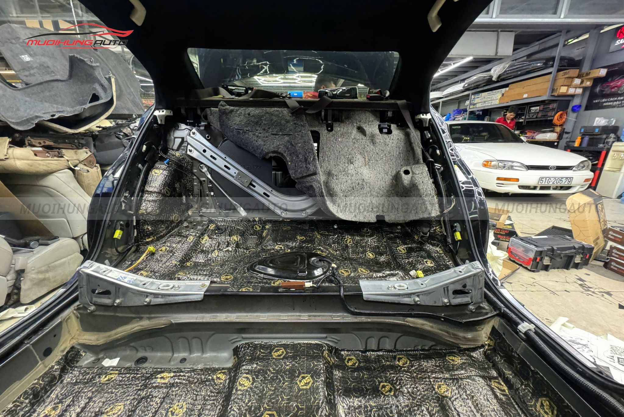 Dán cách âm sàn xe Lexus ES250