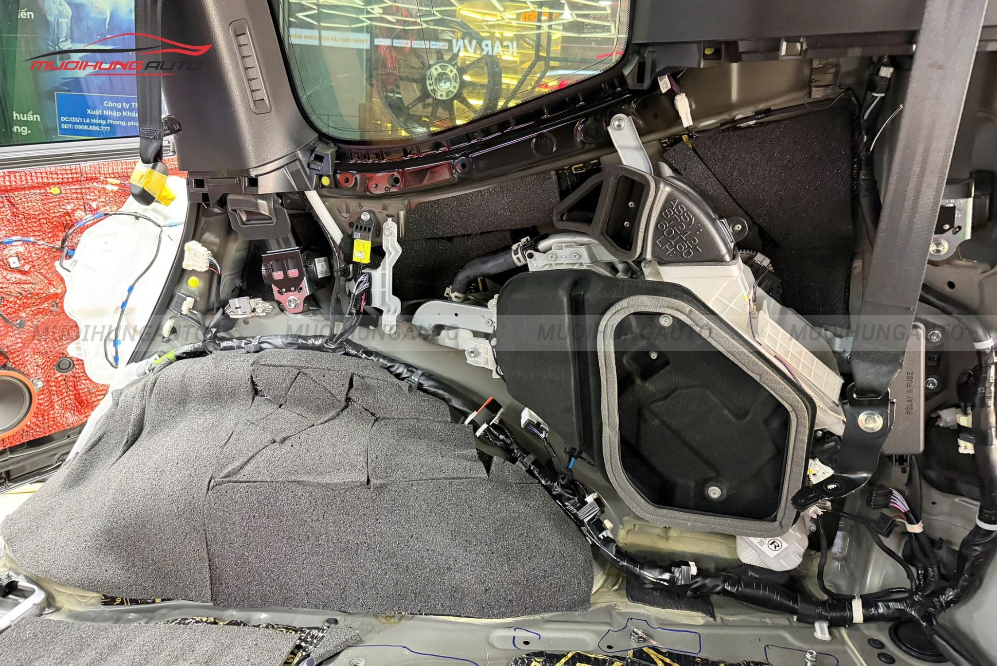 Dán chống ồn cốp xe ô tô Toyota Land Cruiser LC300 2024