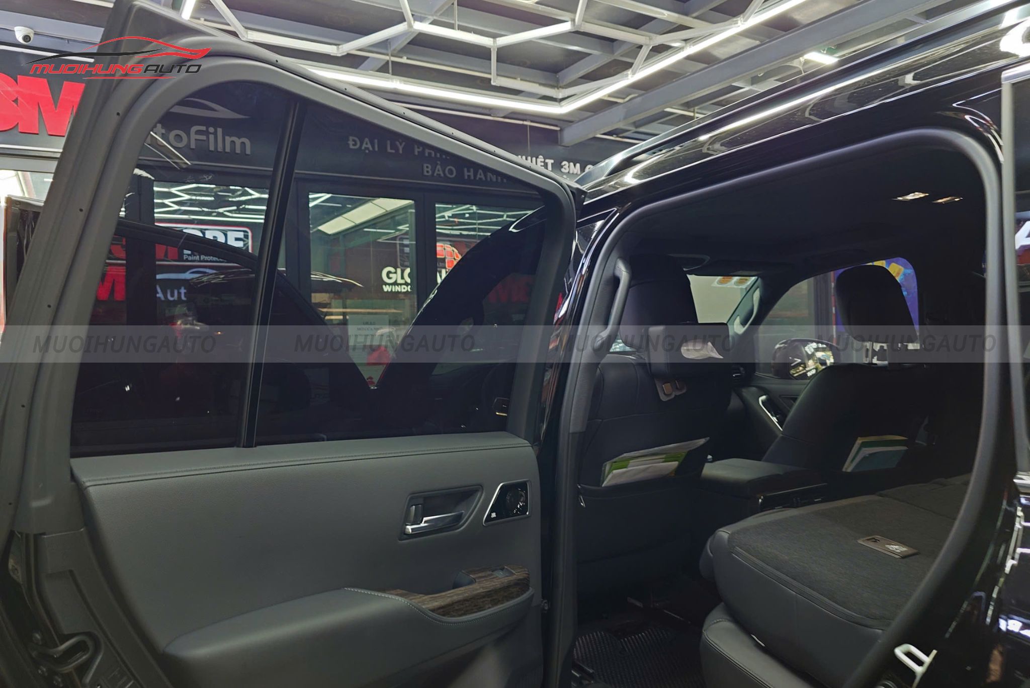 Dán phim cách nhiệt 3M xe Toyota Land Cruiser LC300 2025