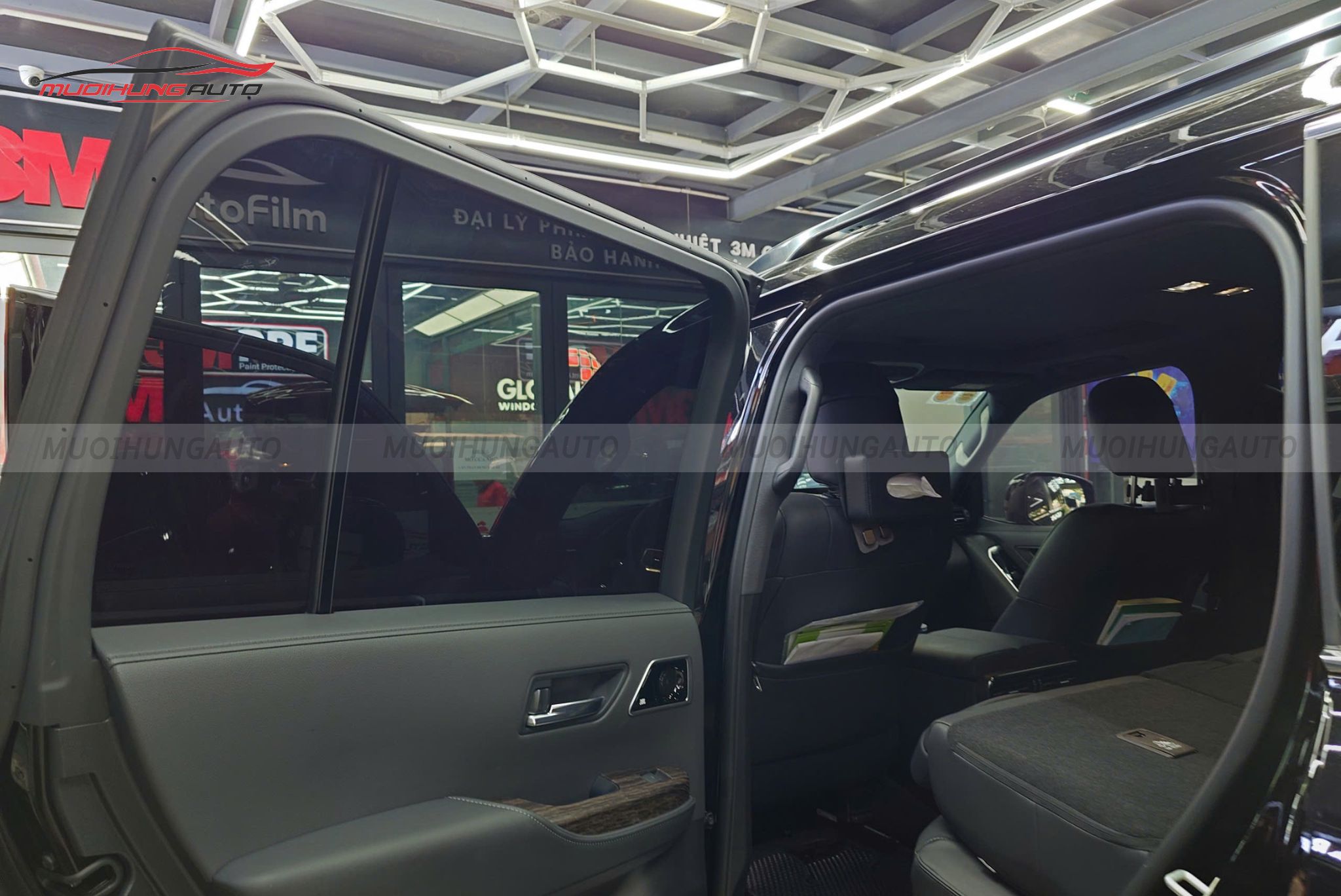 Dán phim cách nhiệt 3M xe Toyota Land Cruiser Prado LC300 2025