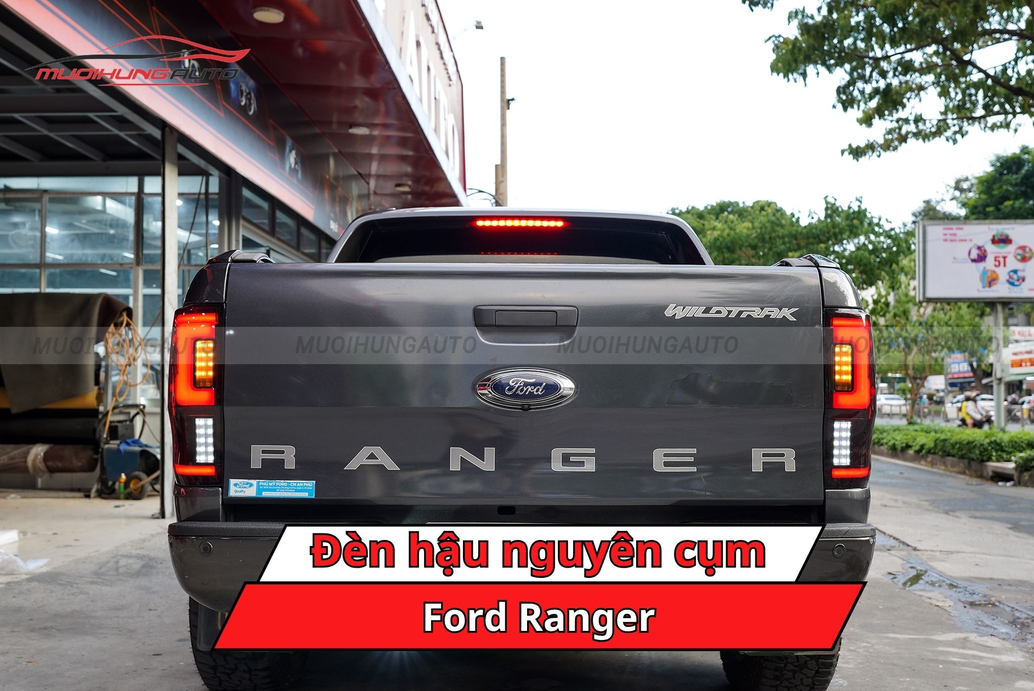 Đèn hậu nguyên cụm Ford Ranger