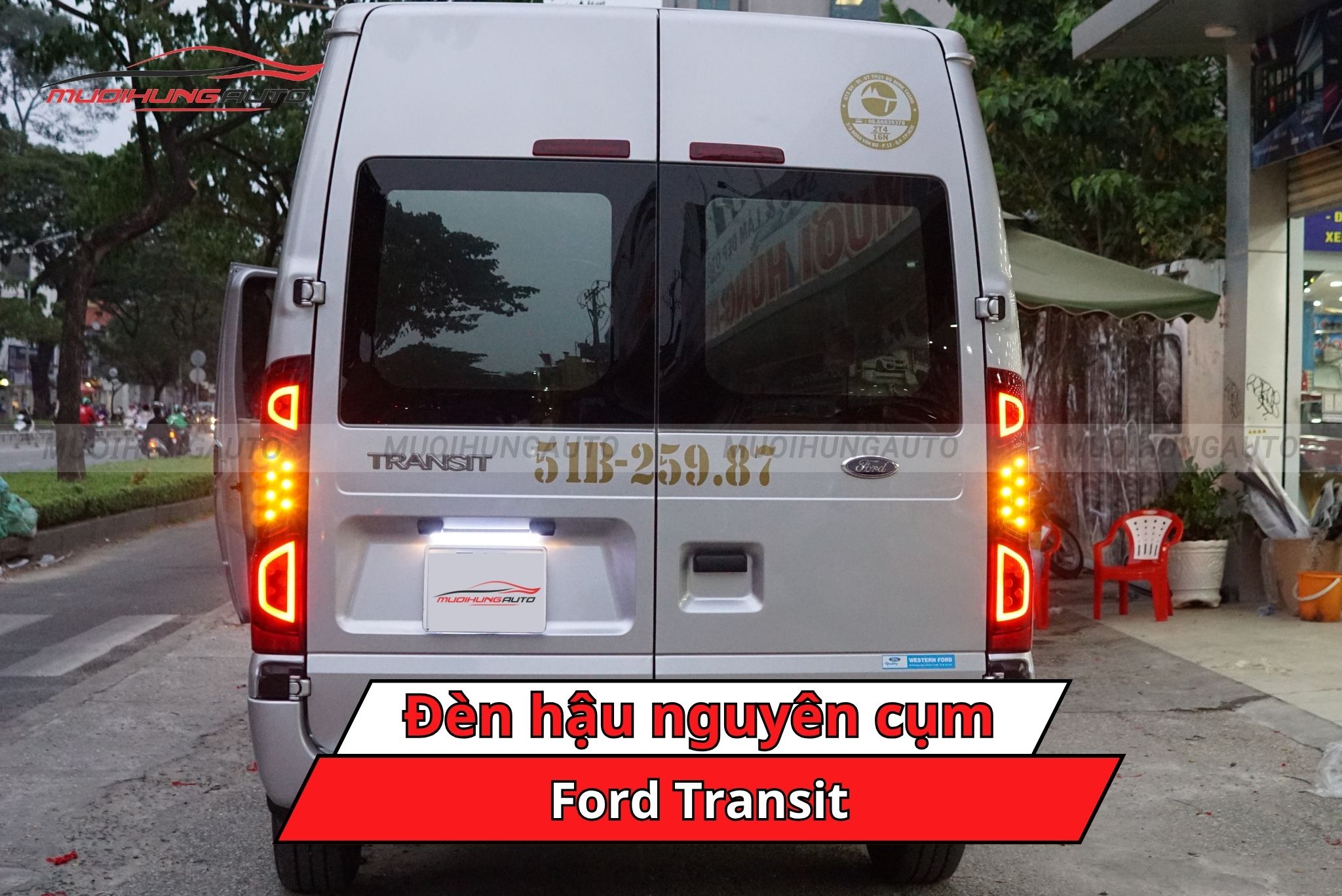 Đèn hậu nguyên cụm Ford Transit