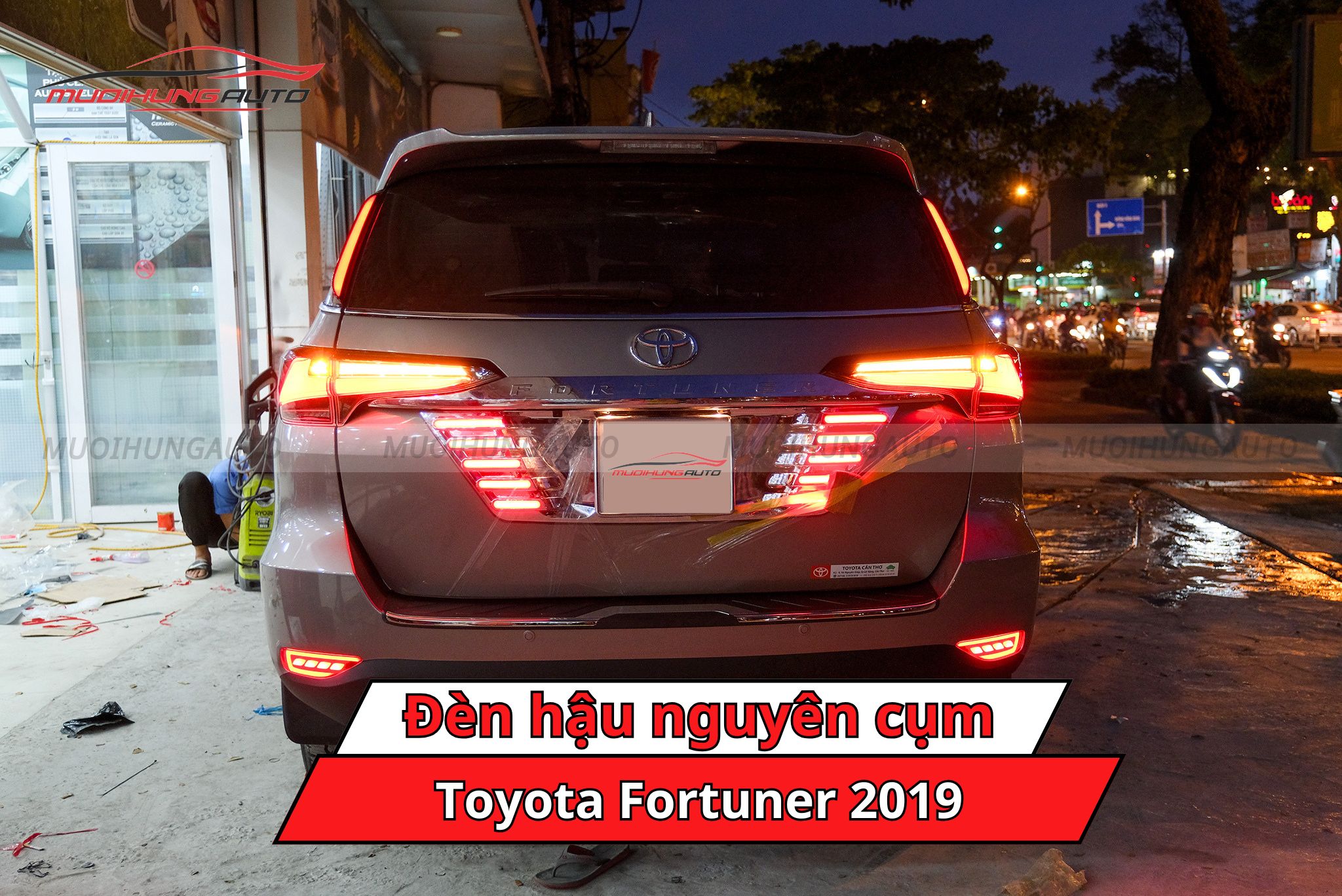 Đèn hậu nguyên cụm Toyota Fortuner 2019