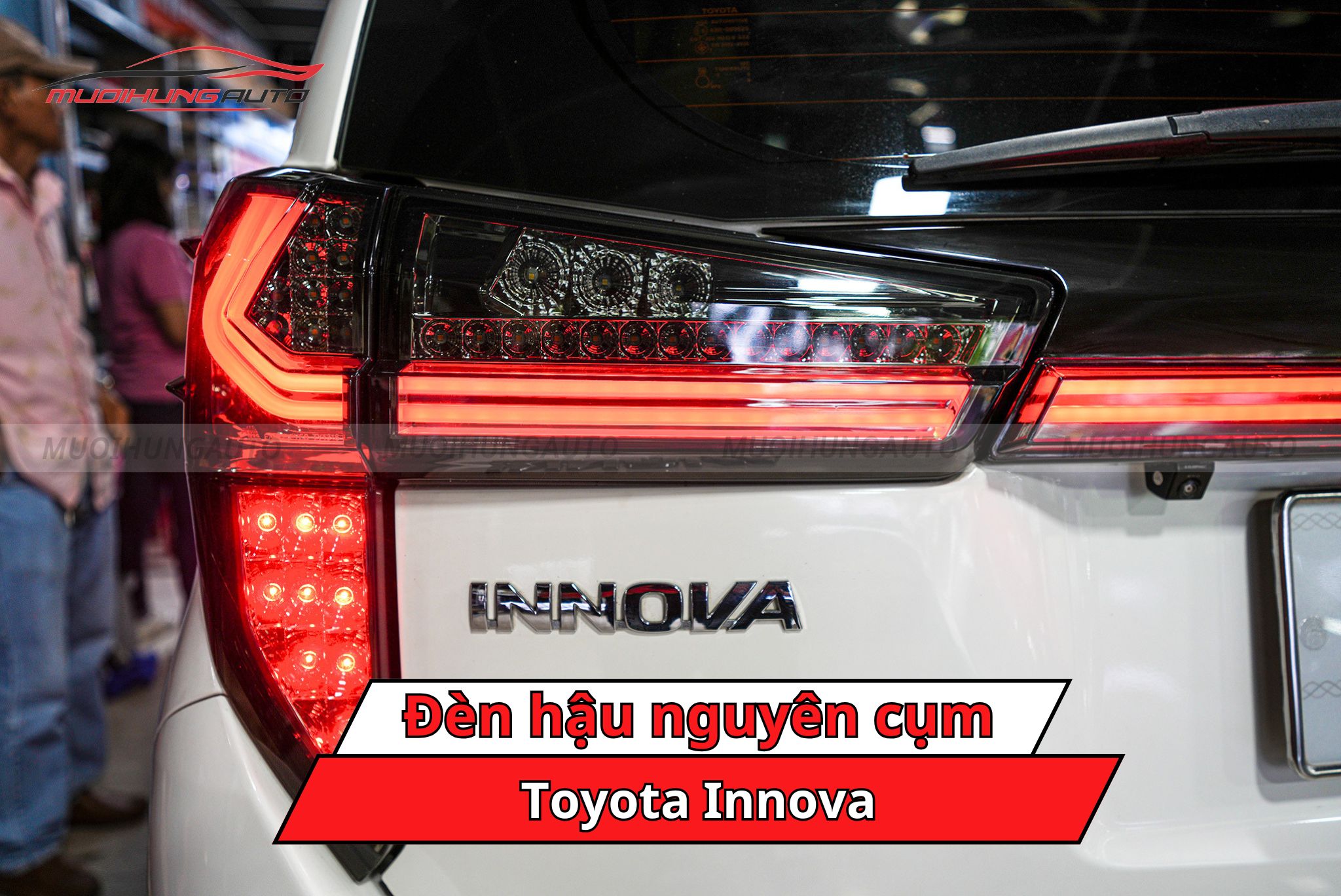Đèn hậu nguyên cụm xe Toyota Innova