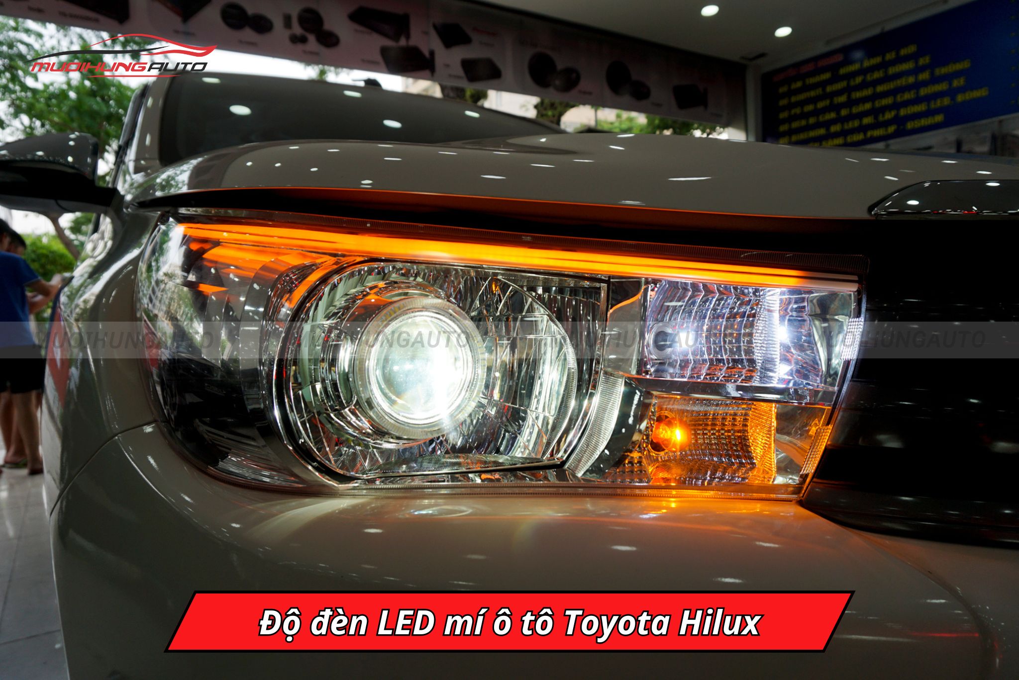Đèn LED mí Toyota Hilux