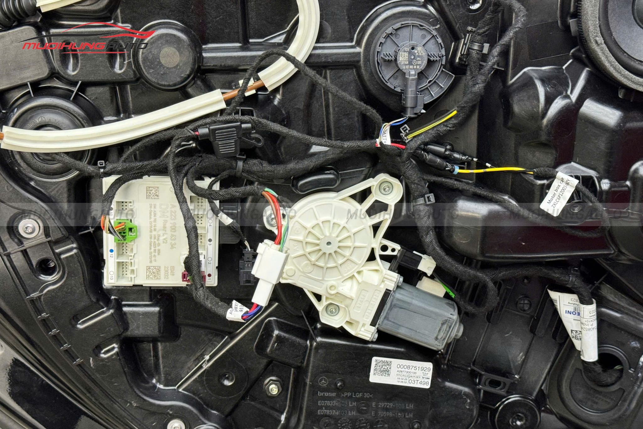 Độ cửa hít YAGU Mercedes Benz EQS 580 2025