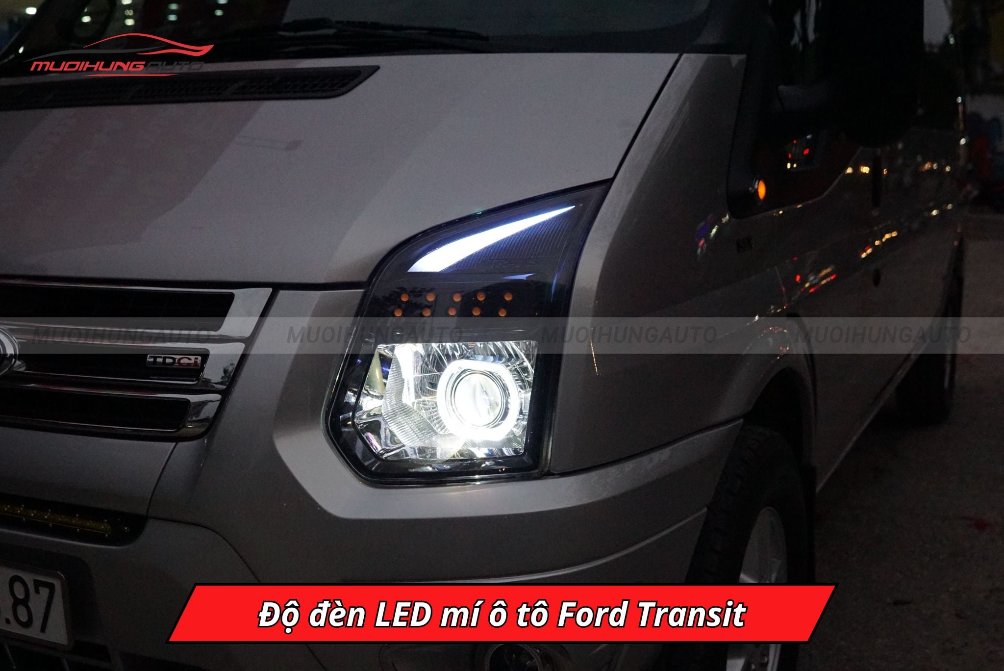 Độ đèn LED mí cho xe Ford Transit