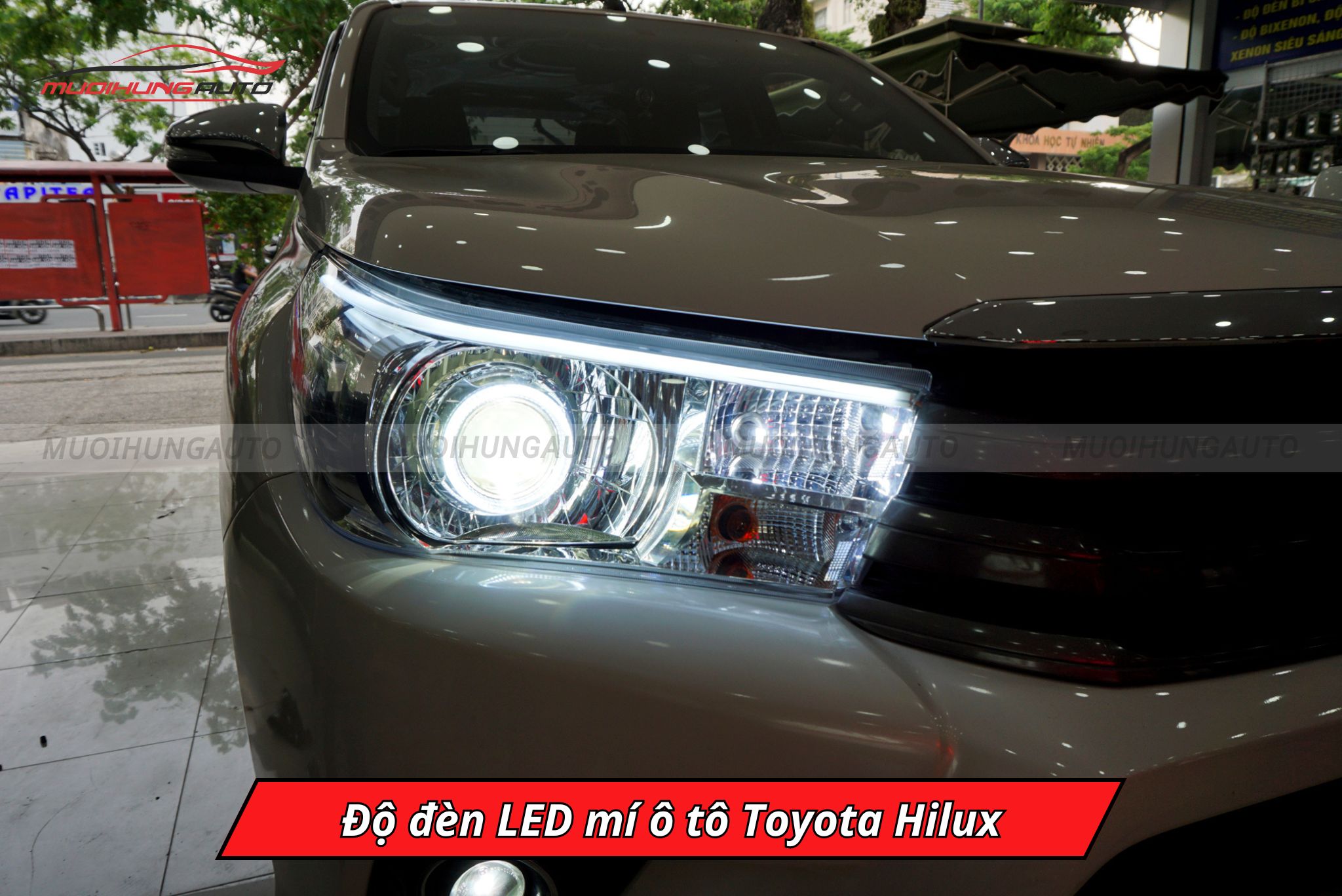 Độ đèn LED mí cho xe Toyota Hilux