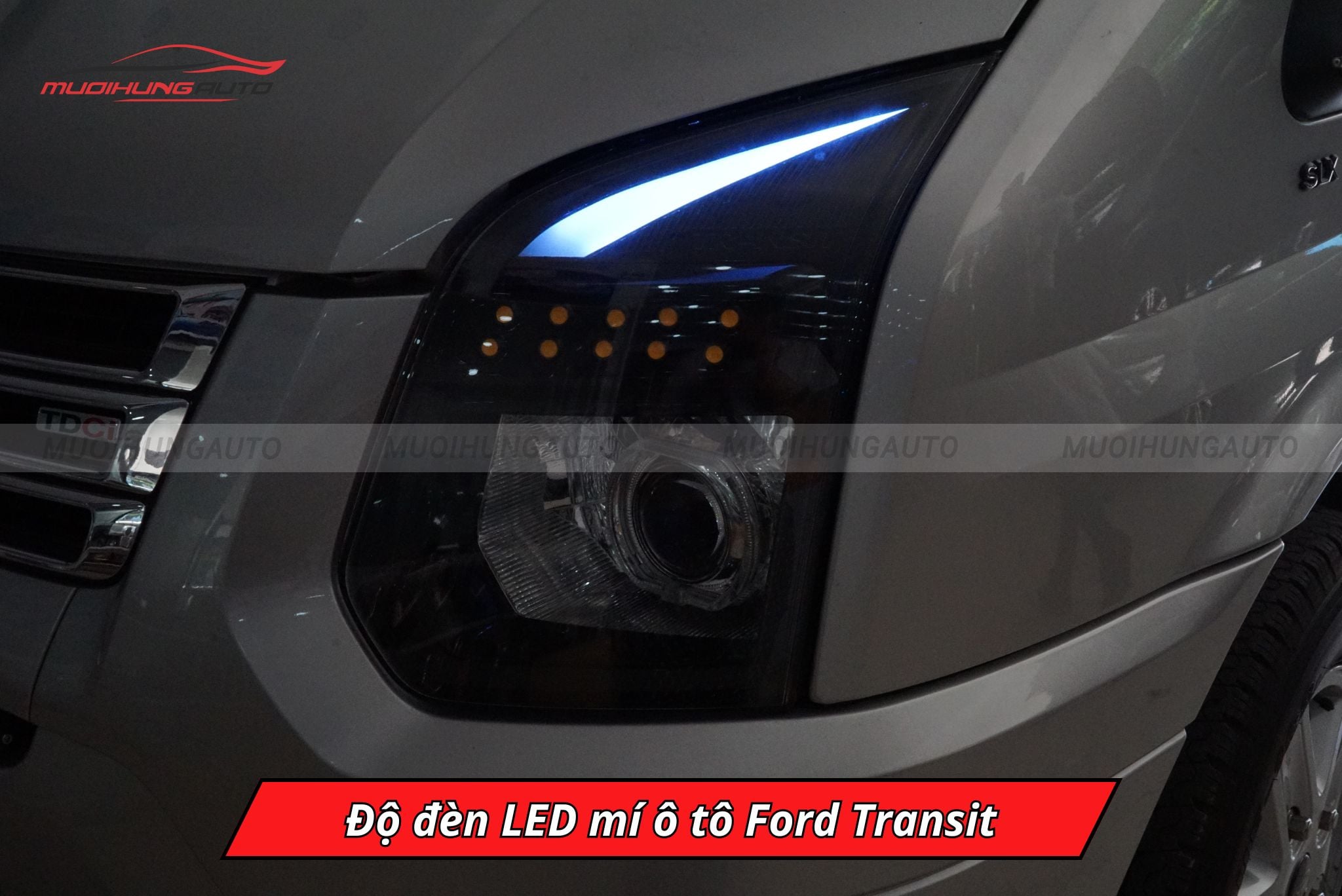 Độ đèn LED mí Ford Transit