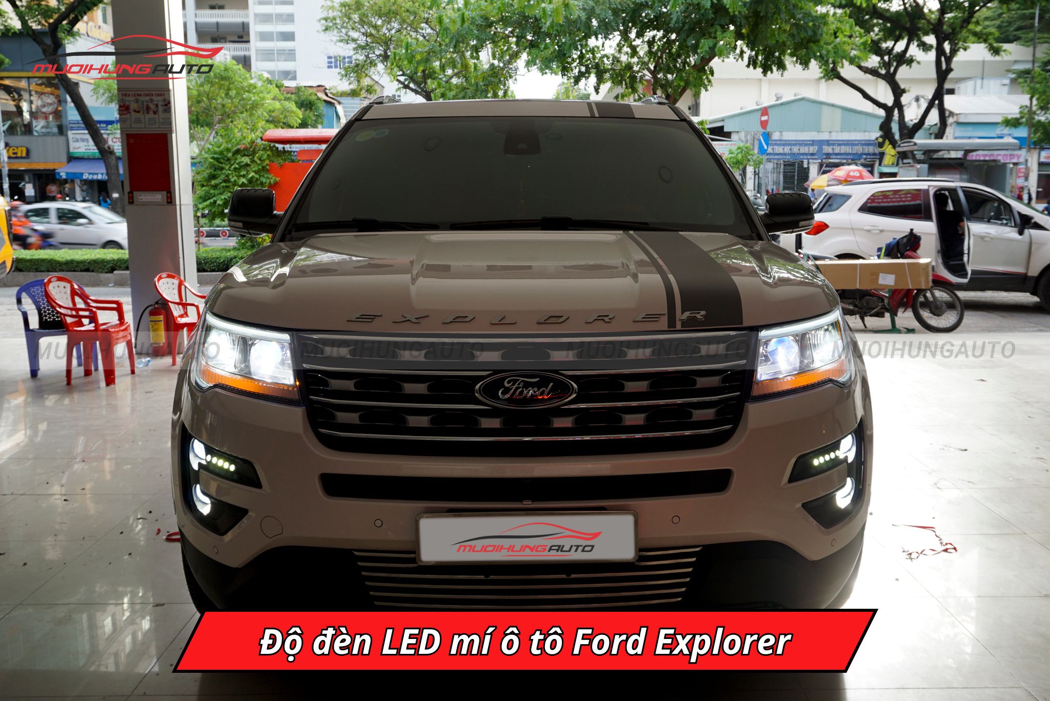 Độ đèn LED mí ô tô Ford Explorer