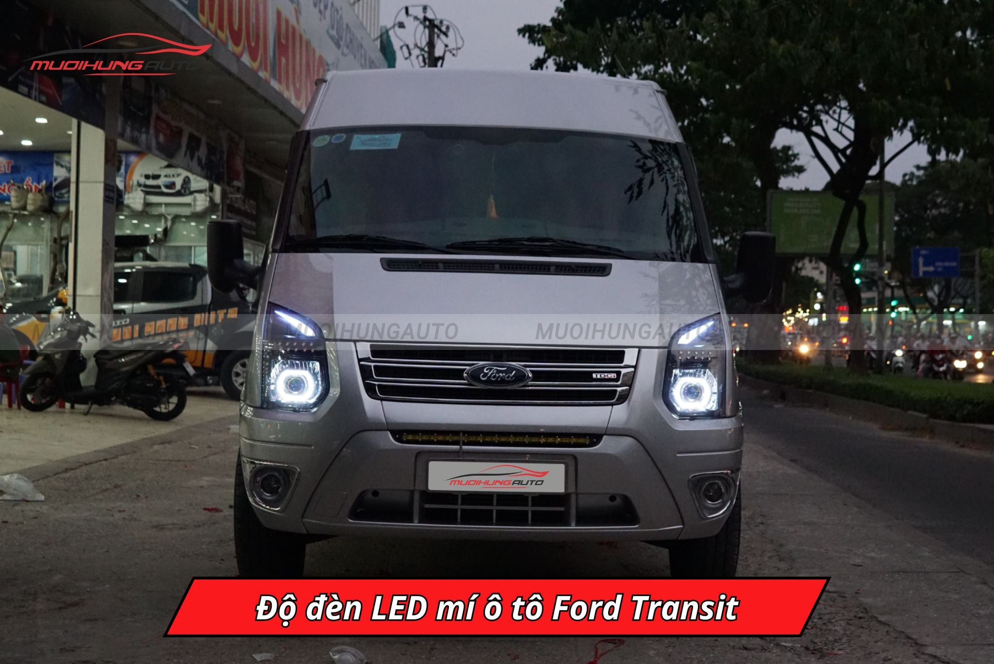 Độ đèn LED mí ô tô Ford Transit