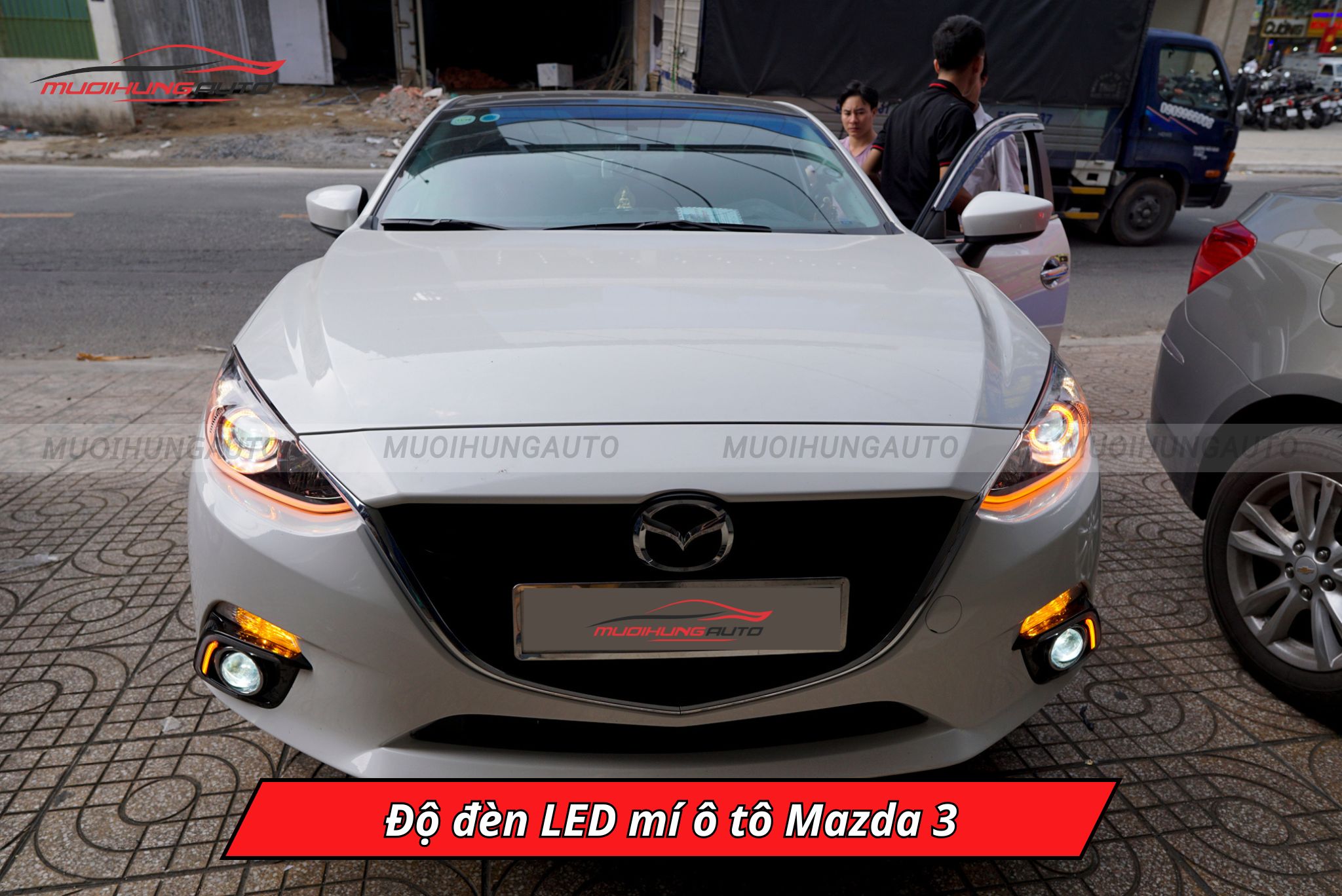 Độ đèn LED mí ô tô Mazda 3