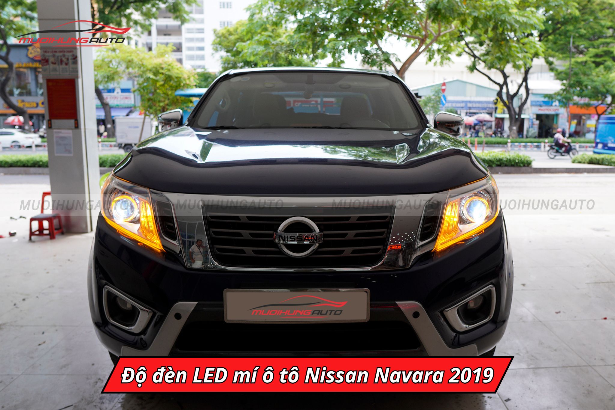 Độ đèn LED mí ô tô Nissan Navara 2019