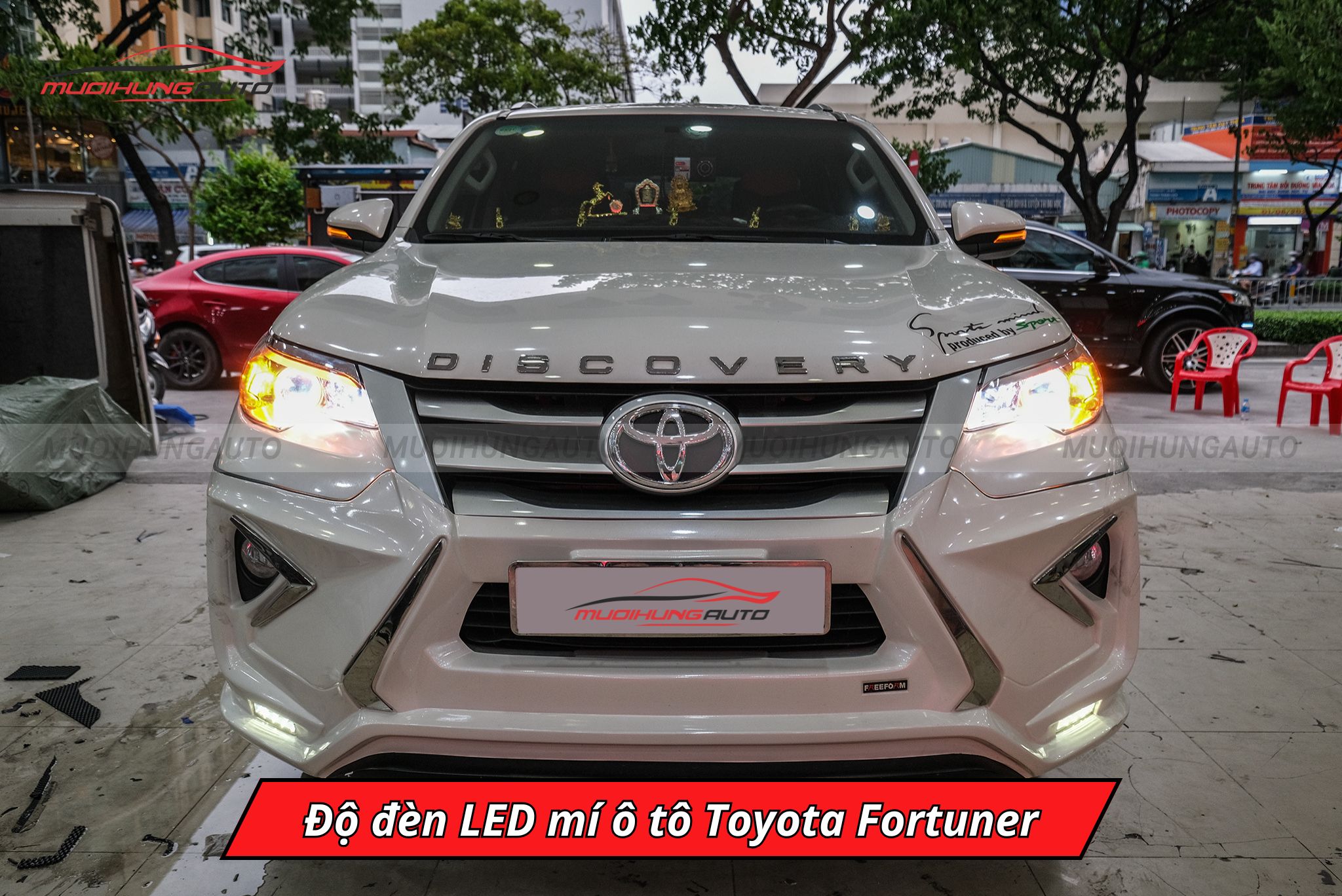 Độ đèn LED mí ô tô Toyota Fortuner