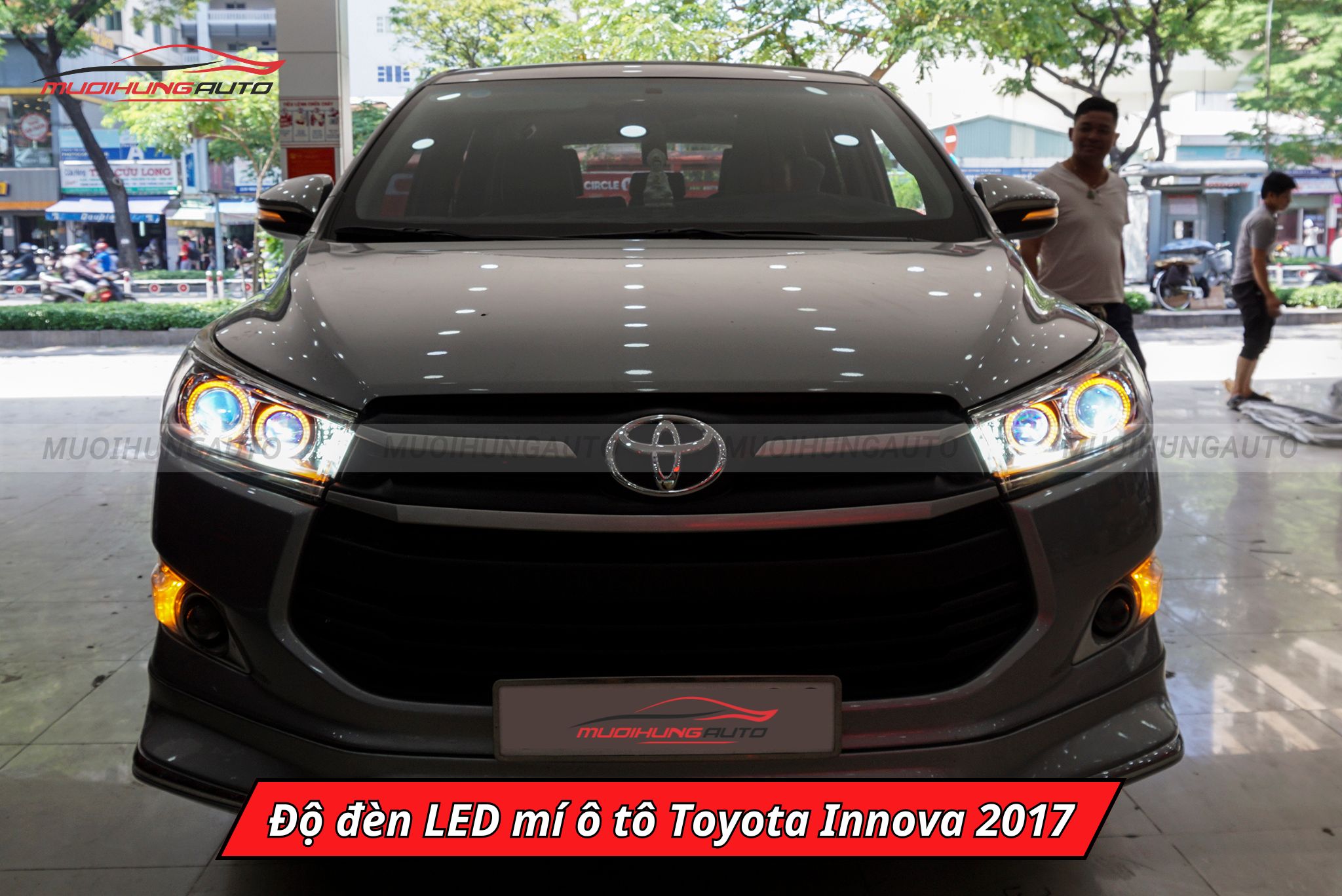 Độ đèn LED mí ô tô Toyota Innova 2017