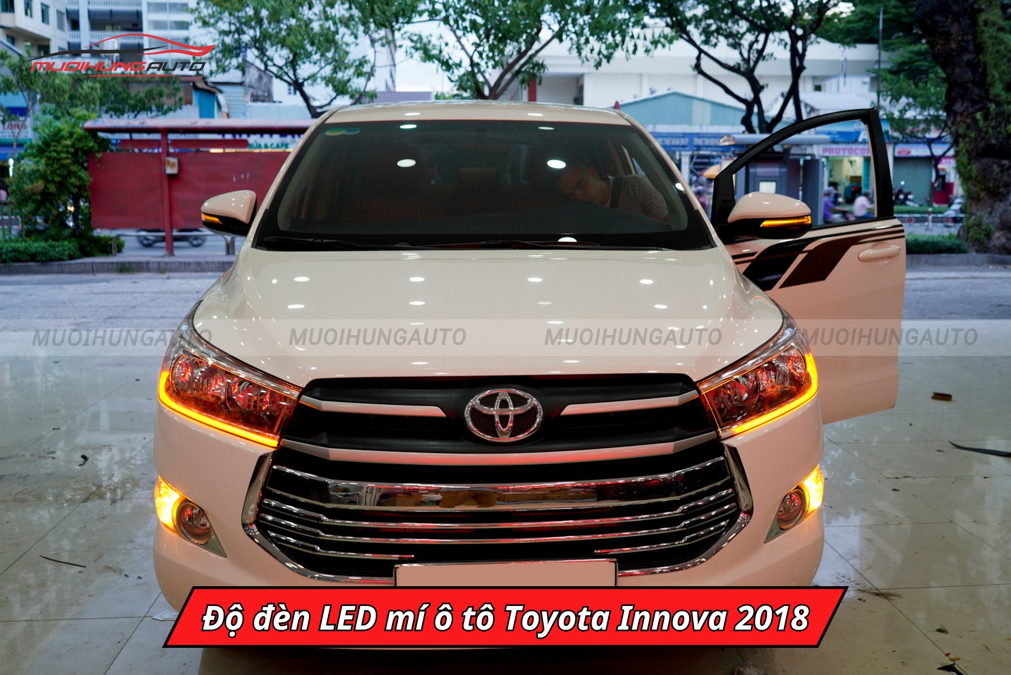 Độ đèn LED mí ô tô Toyota Innova 2018