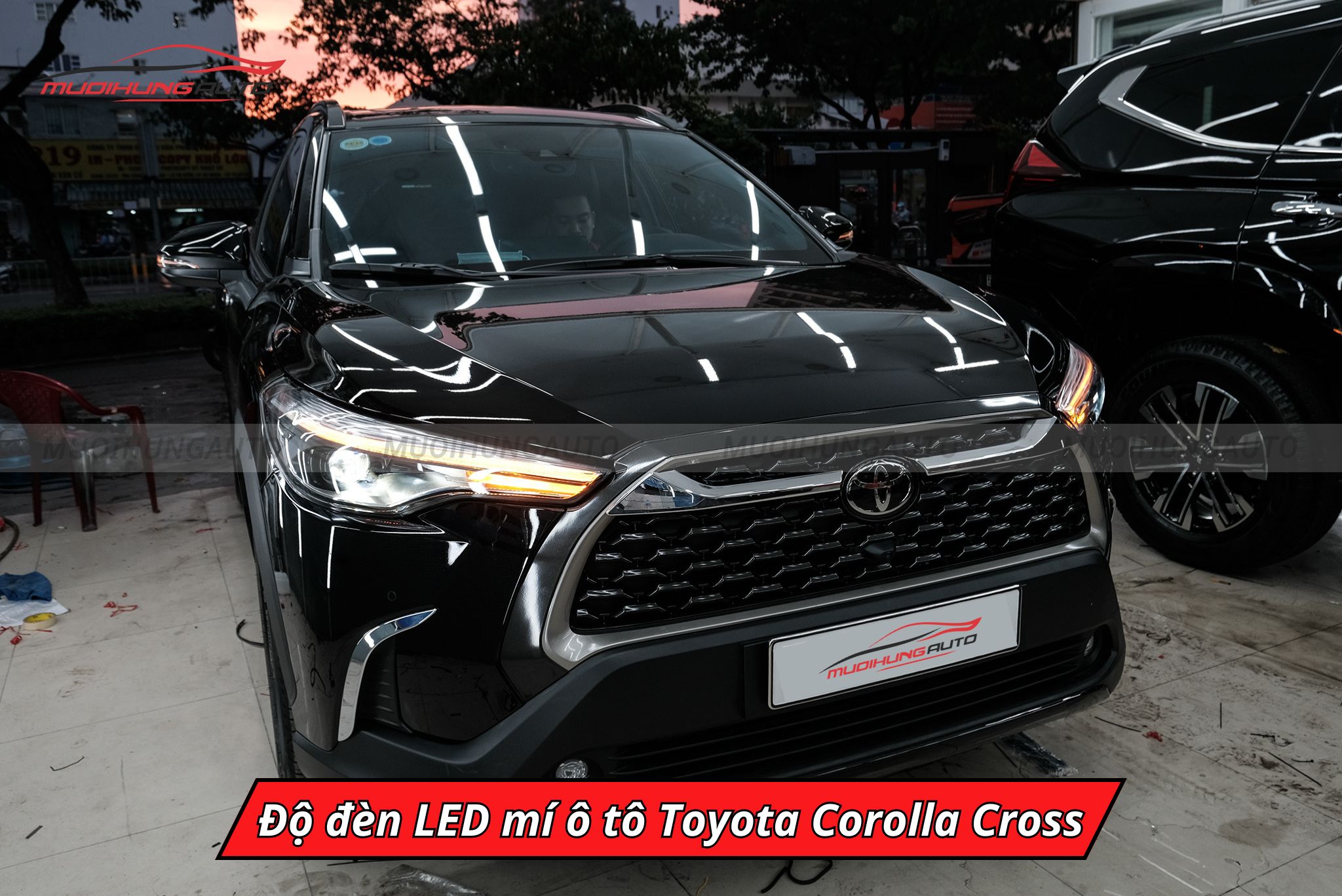 Độ đèn LED mí Toyota Corolla Cross