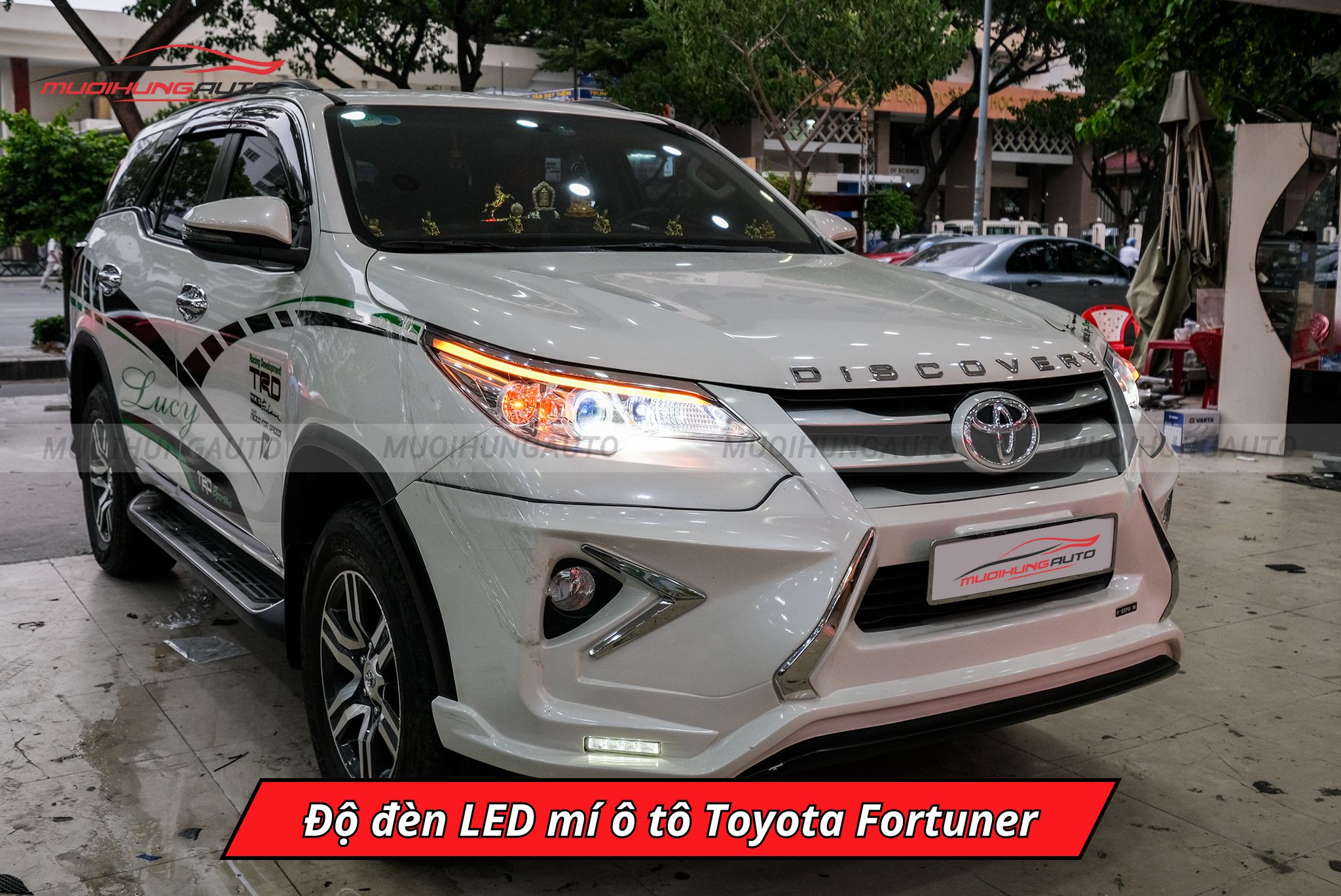 Độ đèn LED mí xe Toyota Fortuner