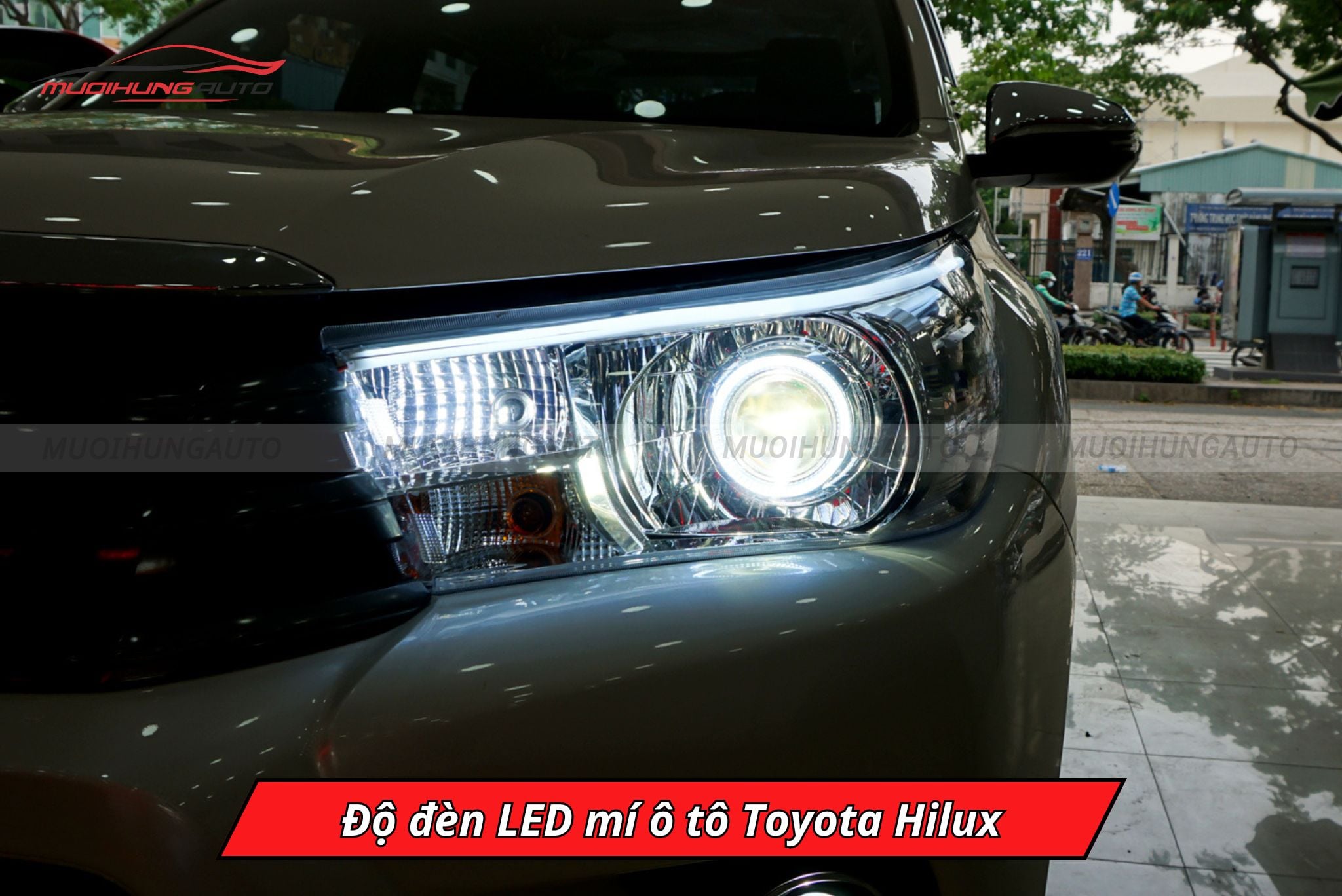 Độ đèn LED mí xe Toyota Hilux