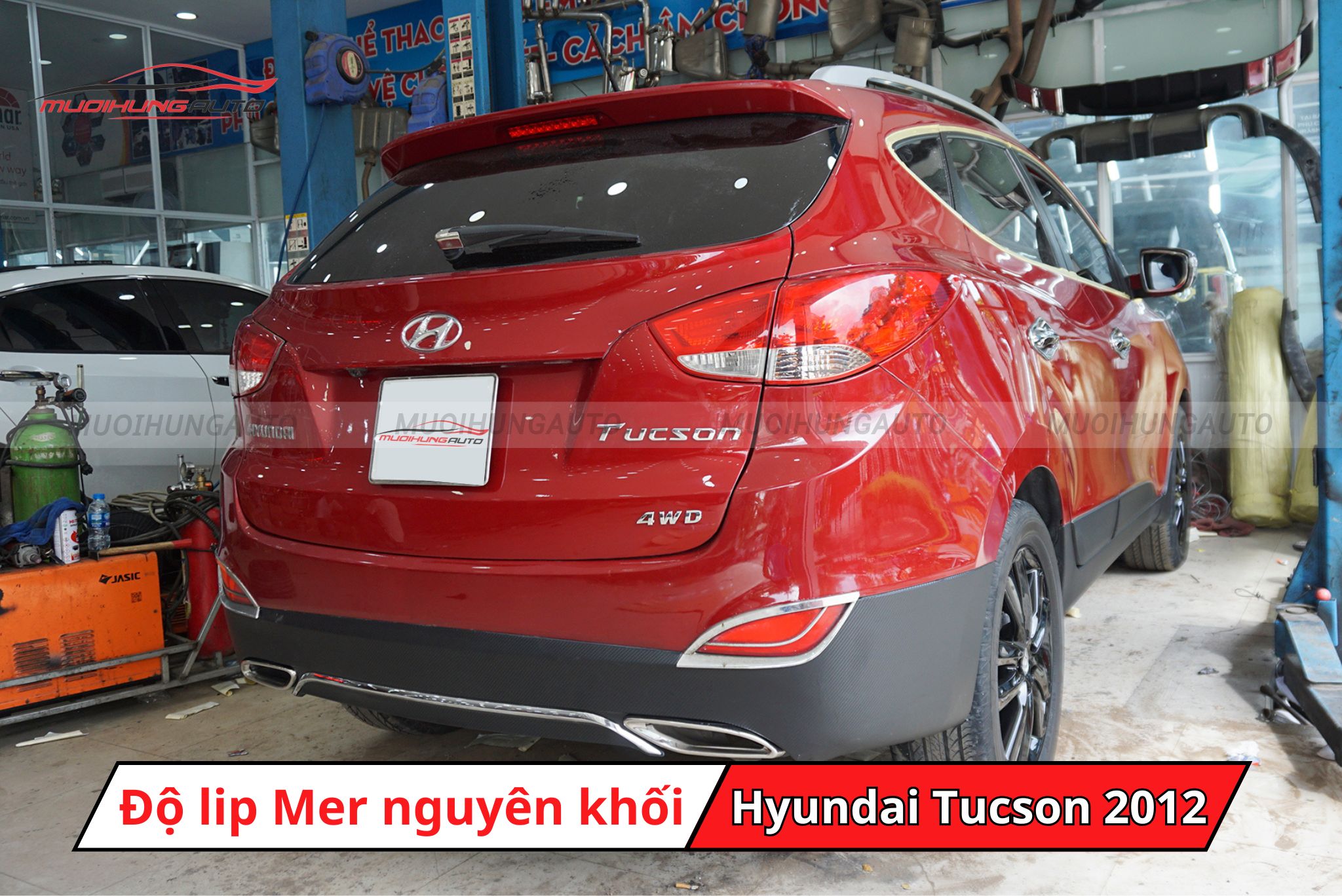 Độ lip Mer vào cản nguyên khối cho Hyundai Tucson 2012