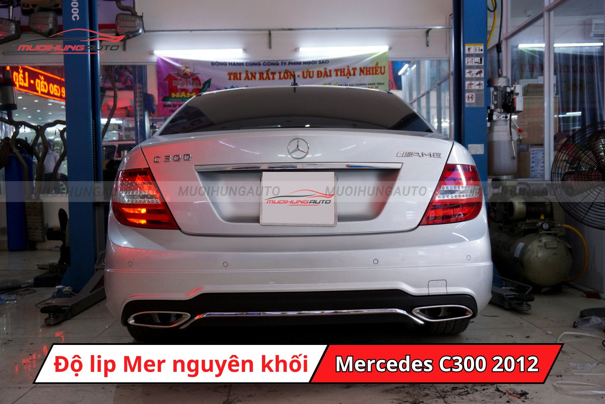 Độ lip Mer vào cản nguyên khối cho Mercedes C300 2012