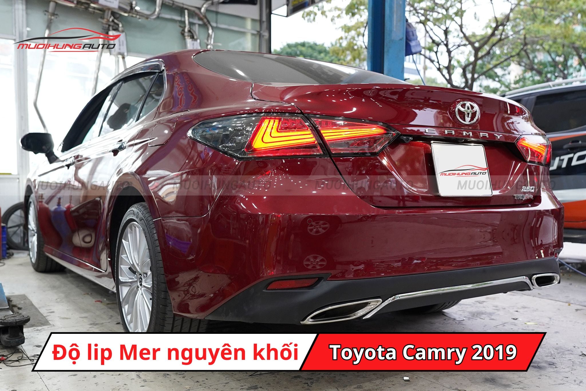Độ lip Mercedes cho xe Toyota Camry 2019