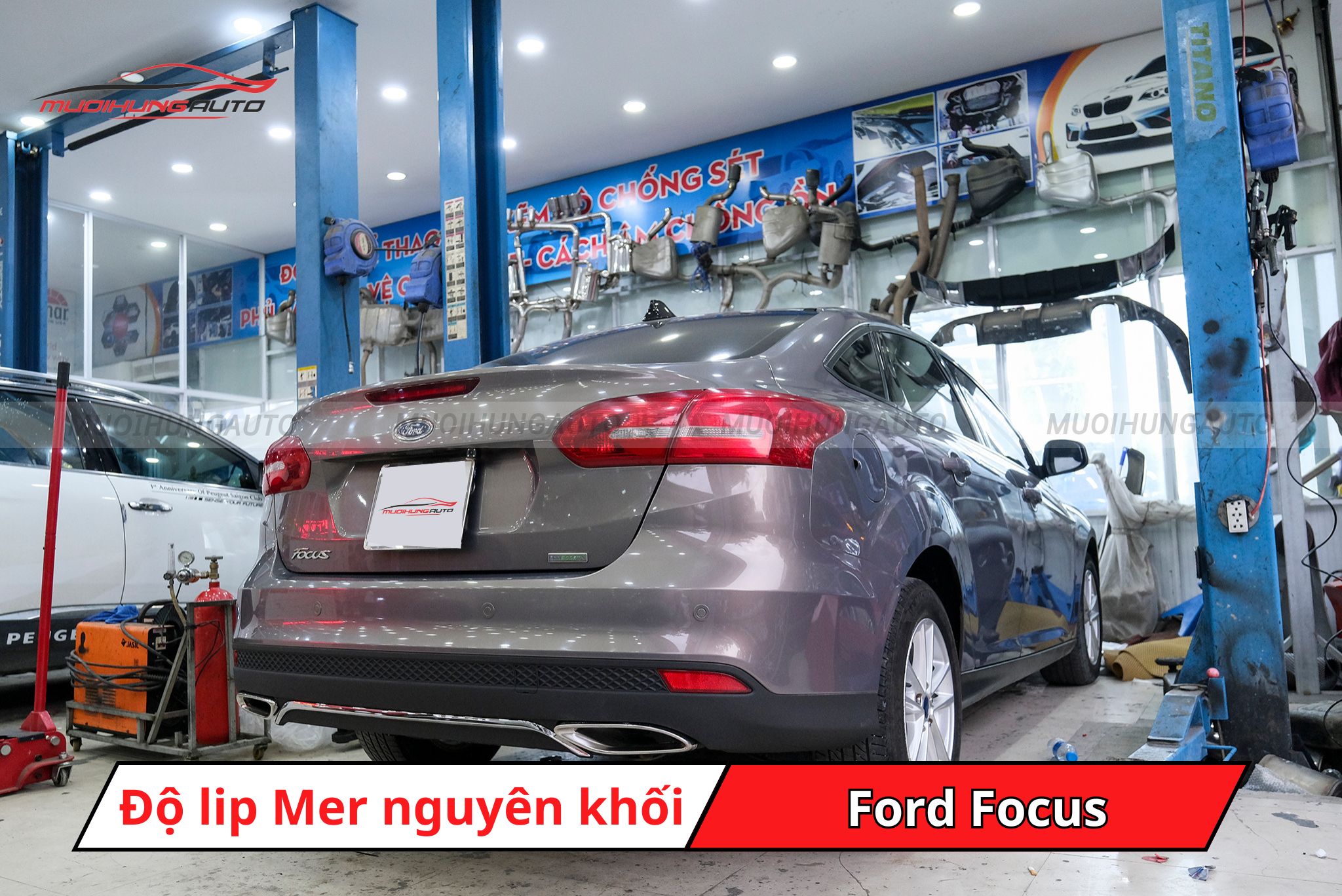 Độ lip pô Mercedes cho Ford Focus
