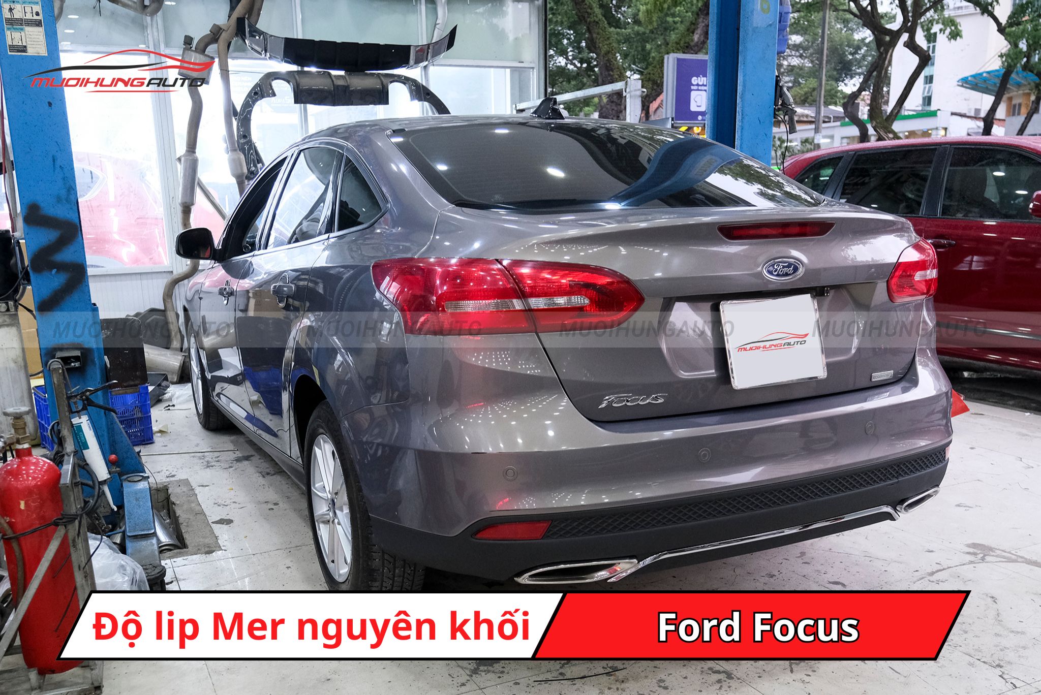 Độ lip pô Mercedes nguyên khối cho xe Ford Focus