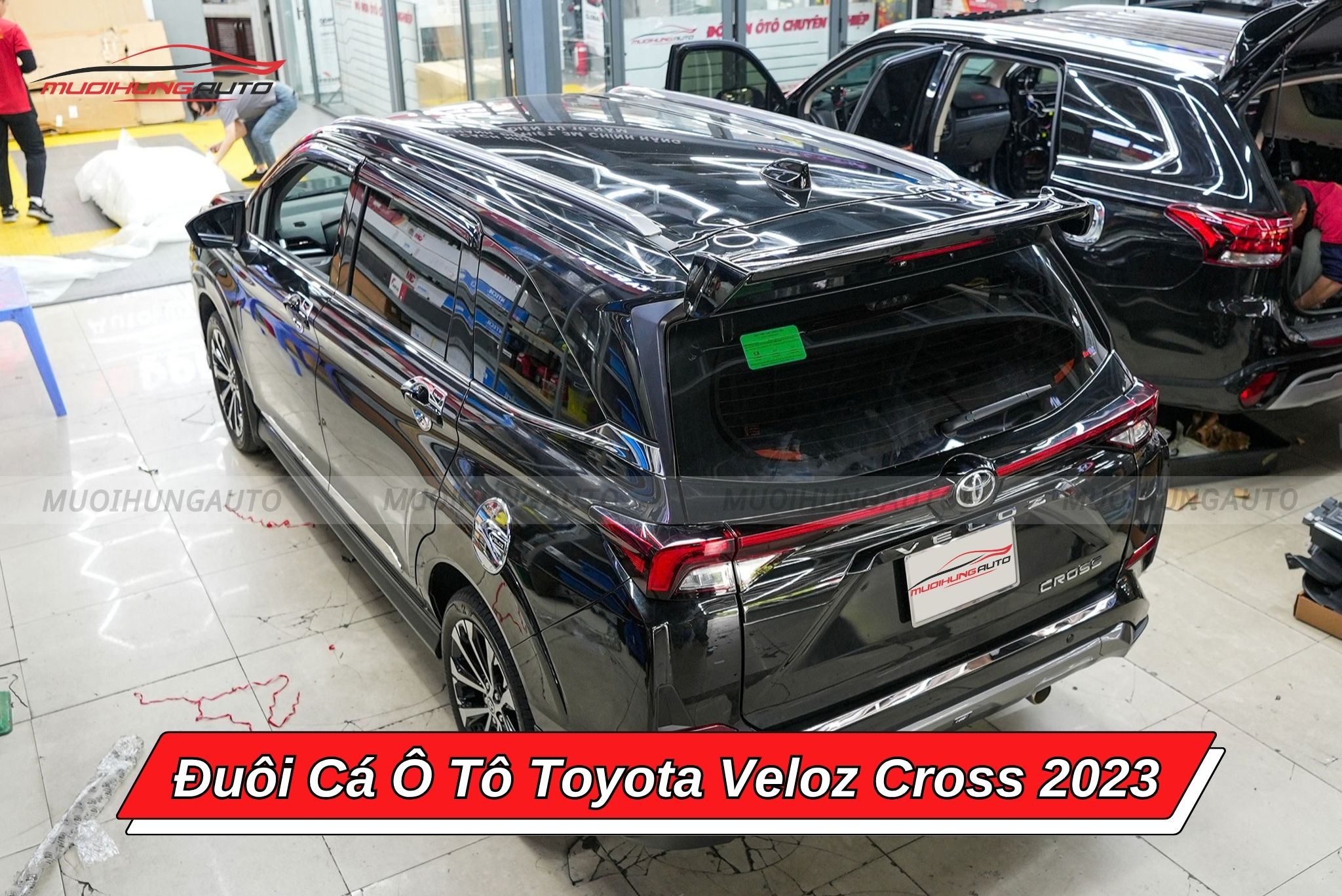 Đuôi cá xe hơi Toyota Veloz Cross 2023
