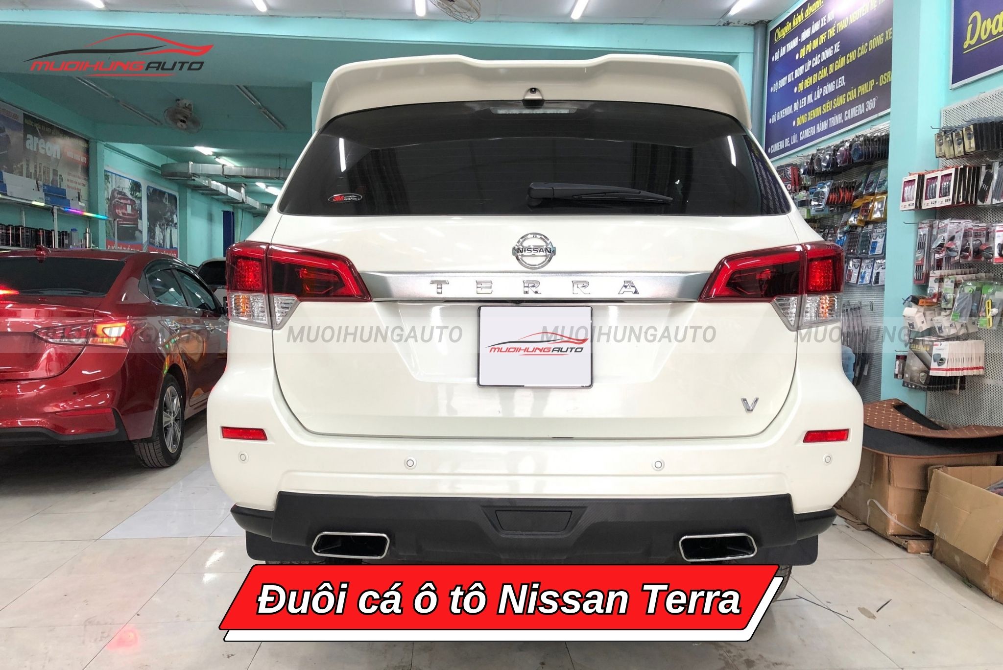Đuôi cá xe ô tô Nissan Terra