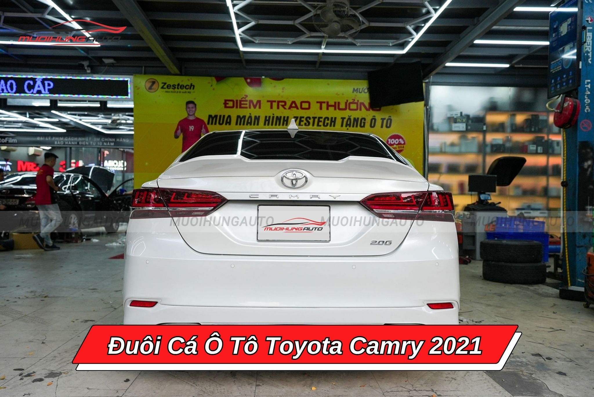 Đuôi cá xe ô tô Toyota Camry 2021