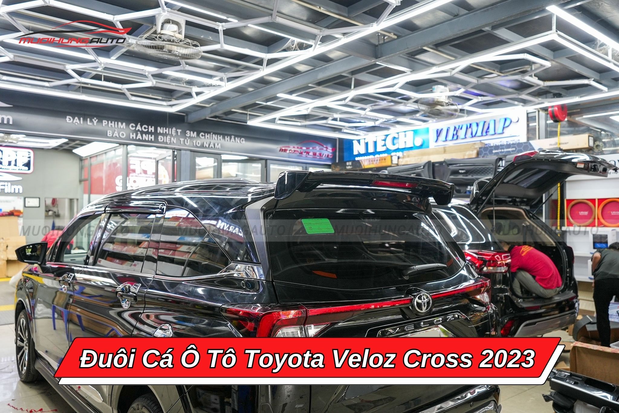Đuôi cá xe ô tô Toyota Veloz Cross 2023