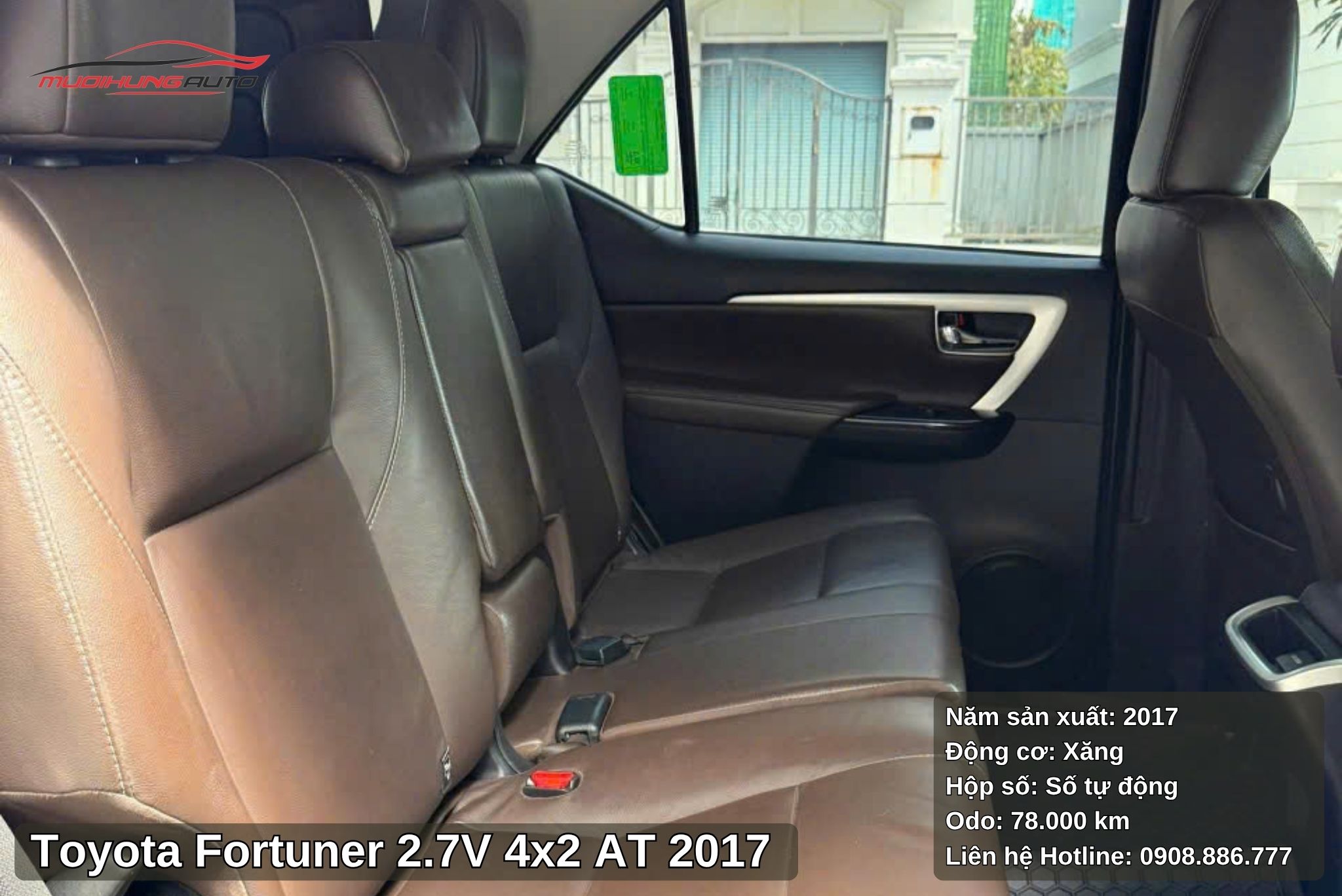 Hàng ghế sau rộng rãi trên xe Toyota Fortuner 2.7V 4x2 AT 2017